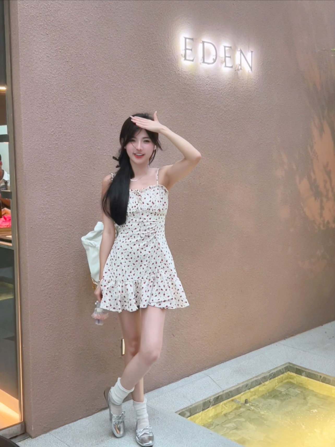 𝘾𝙃𝘼𝙍𝙈𝙀 Rosebella Dress