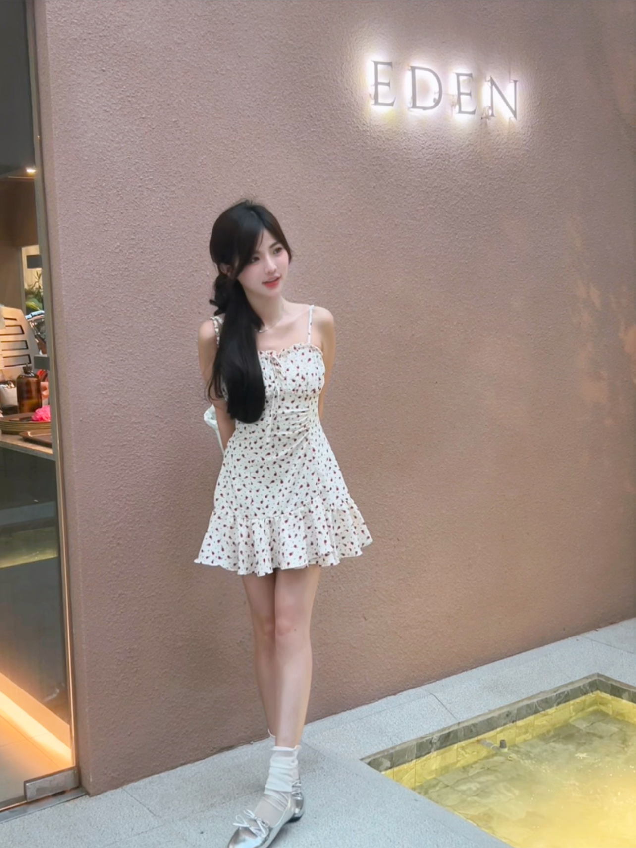 𝘾𝙃𝘼𝙍𝙈𝙀 Rosebella Dress