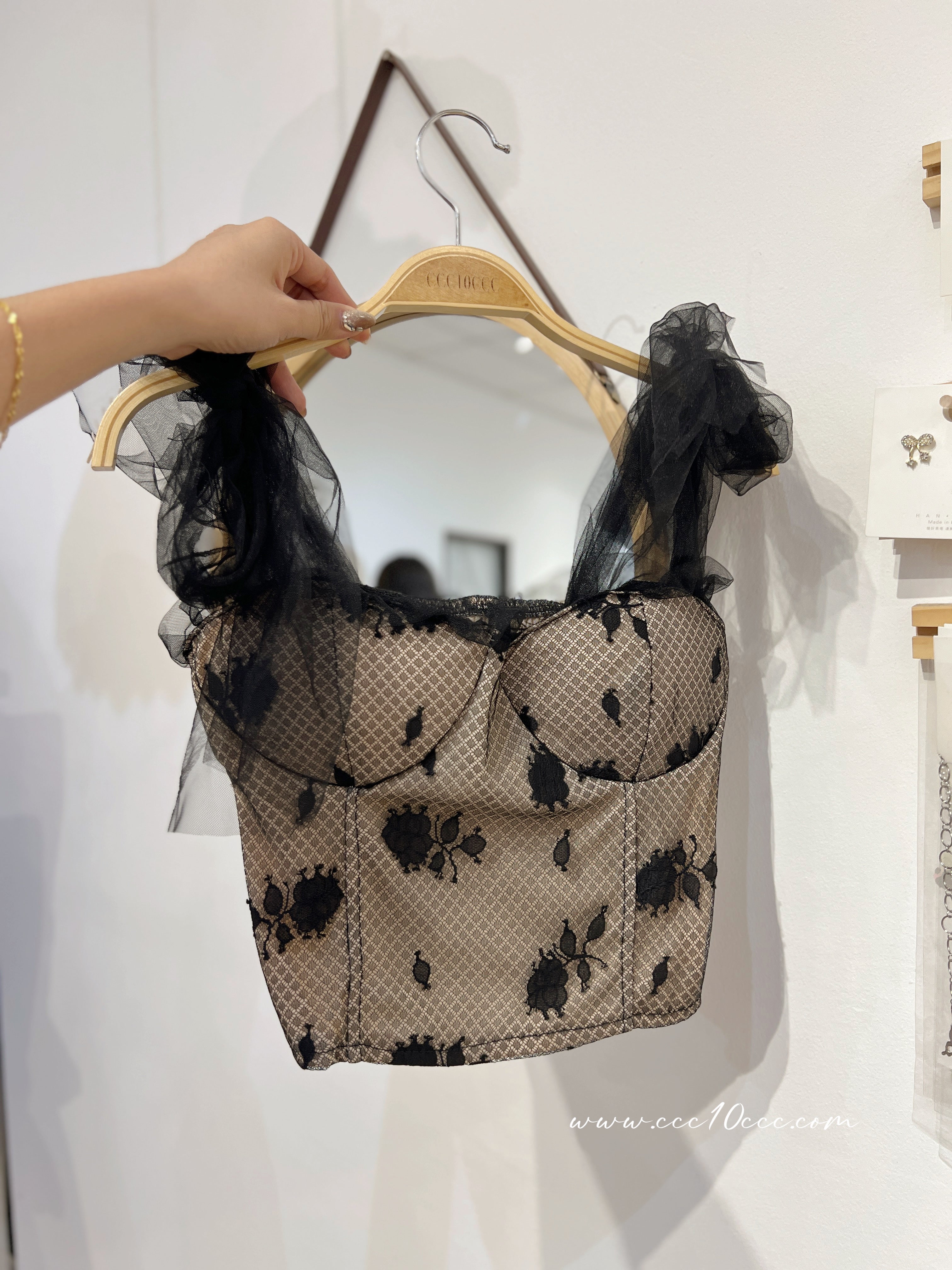10191 Flavia laceTop