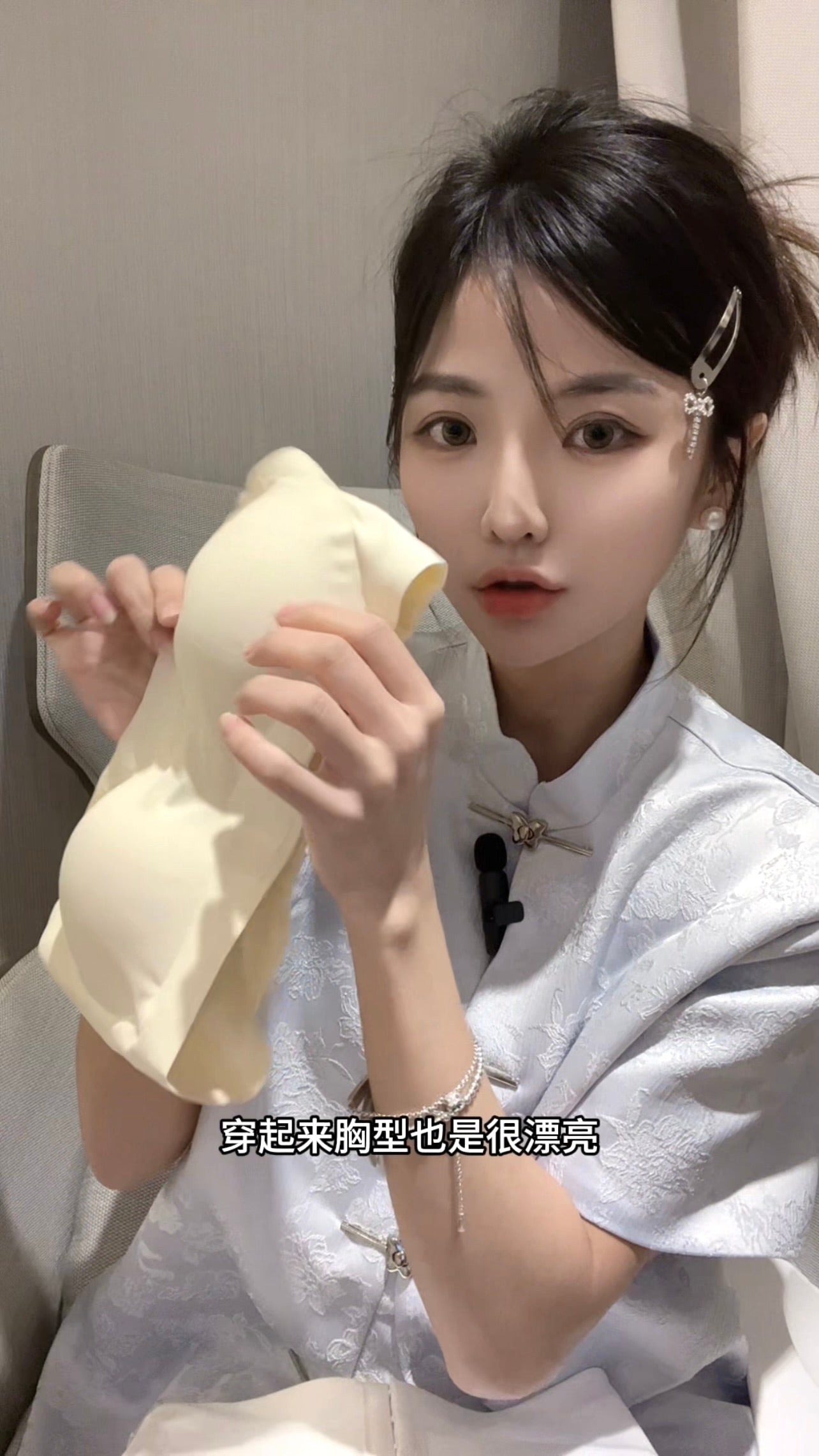 StraplessBra
无痕内衣 果冻条防滑!🆙