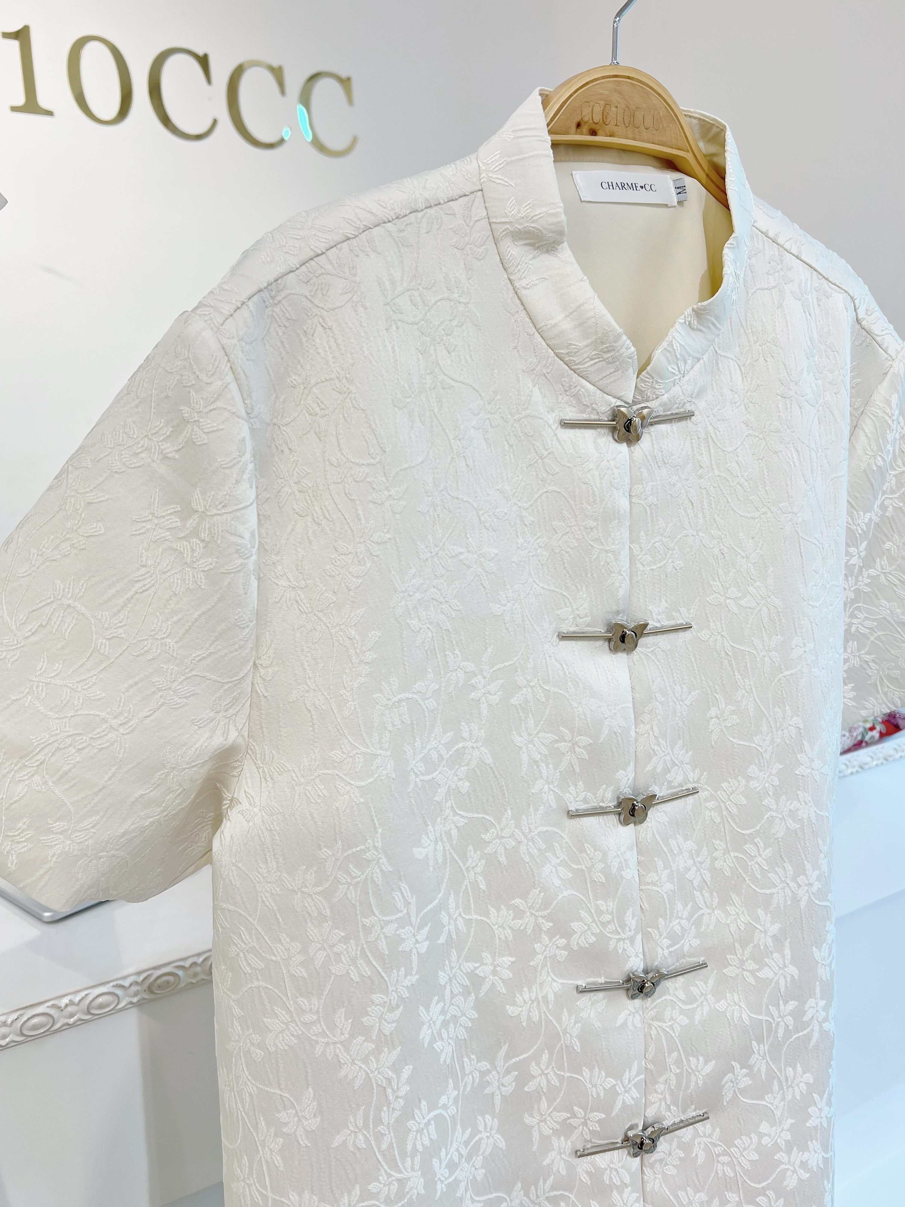 Ying 盈千 · 唐装 (Pearl)