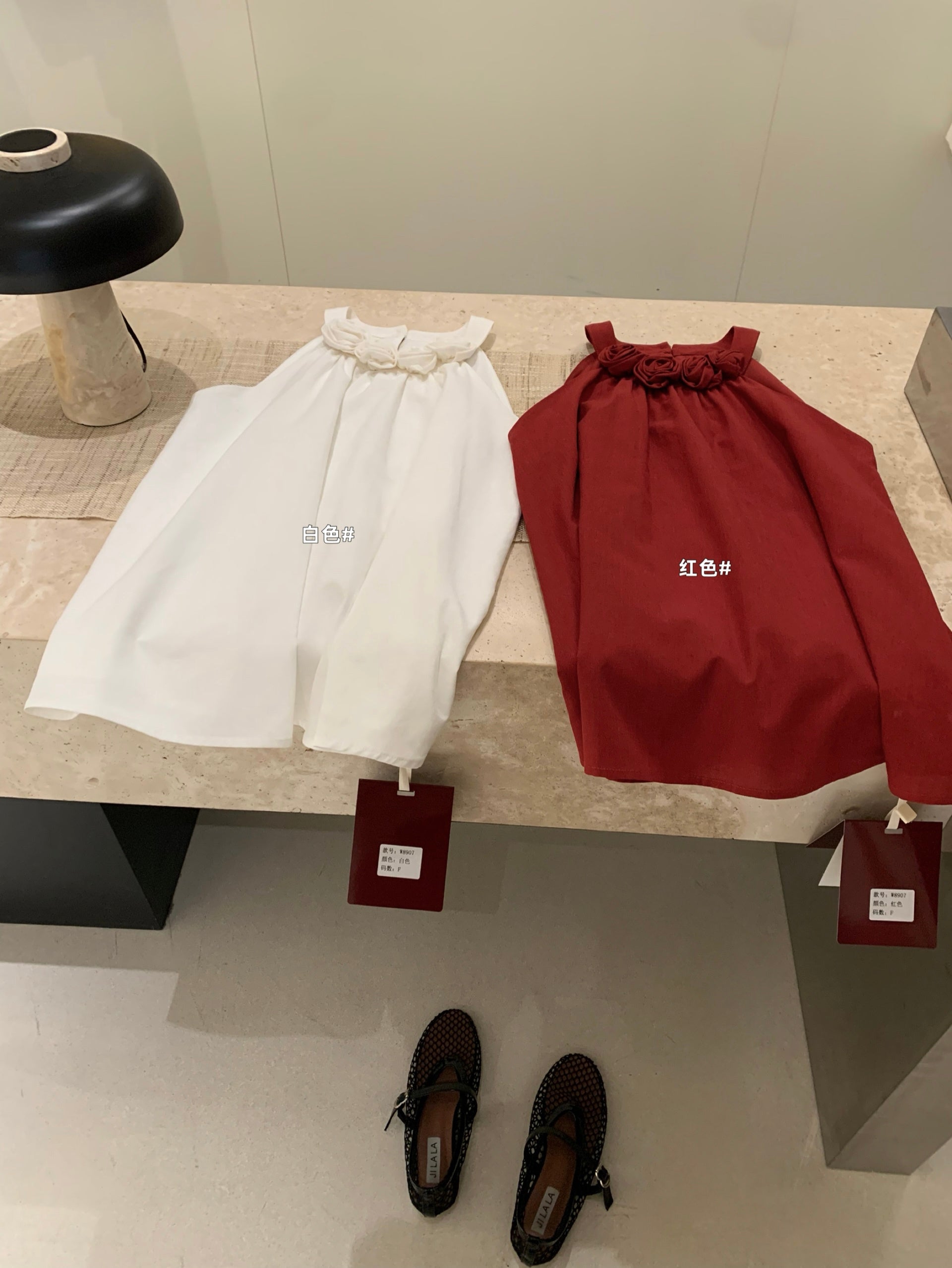 W8907 立体玫瑰挂脖上衣