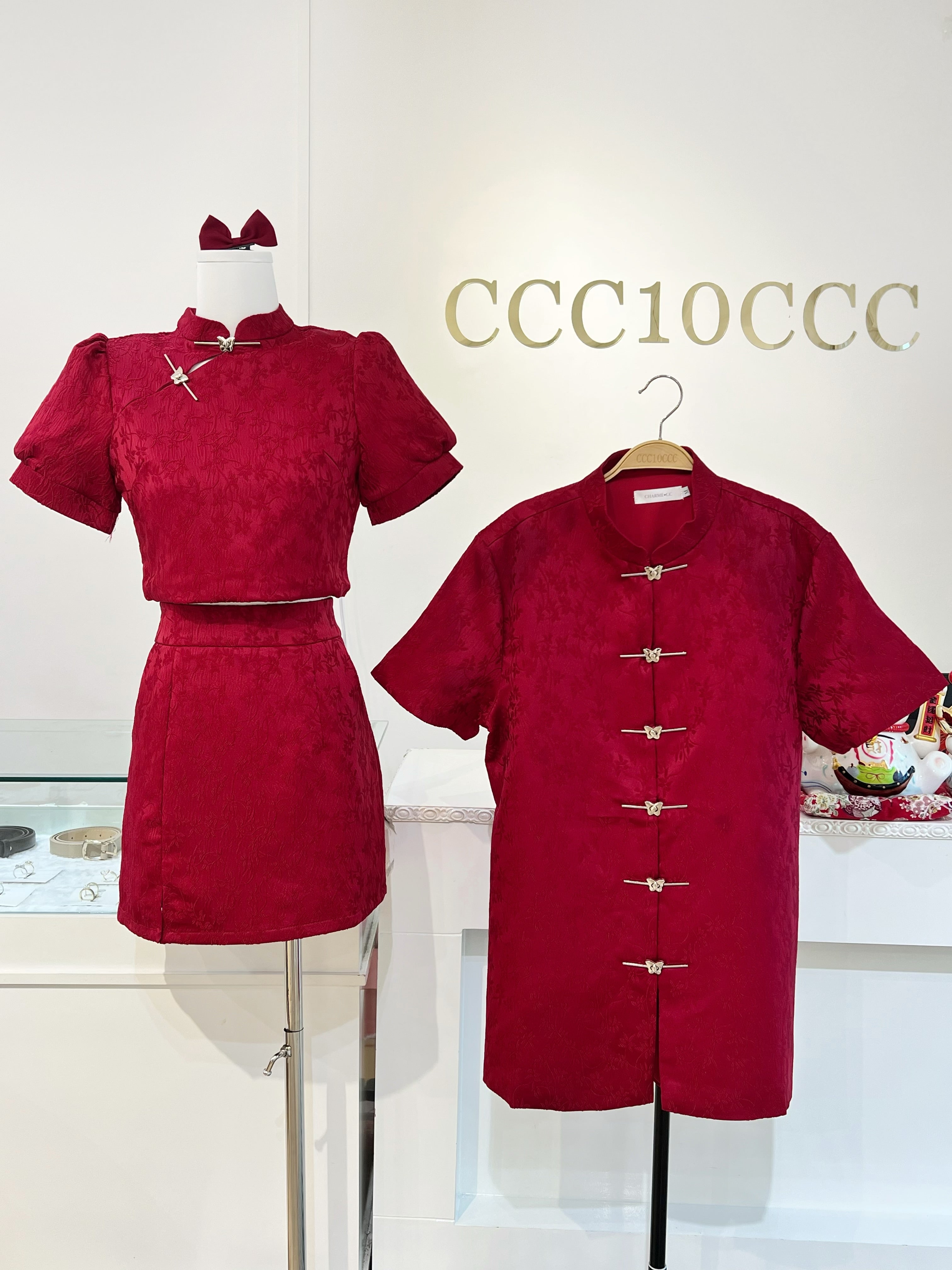 Ying 盈千 · 旗袍 (Maroon)