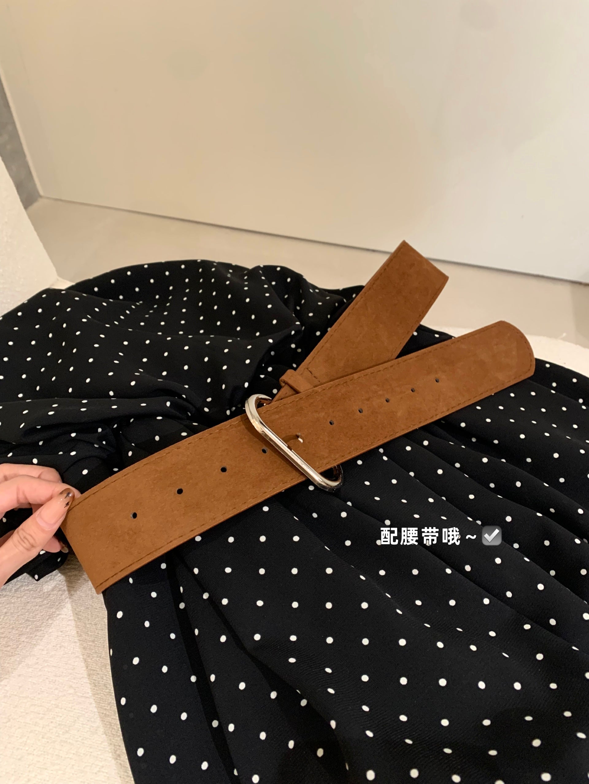 W8814 波点高领连身裙 带腰带