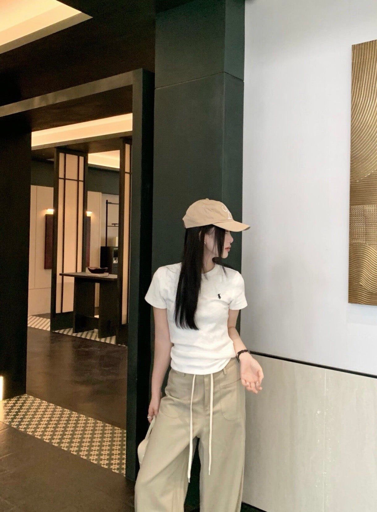 W8867 小马圆领正肩T