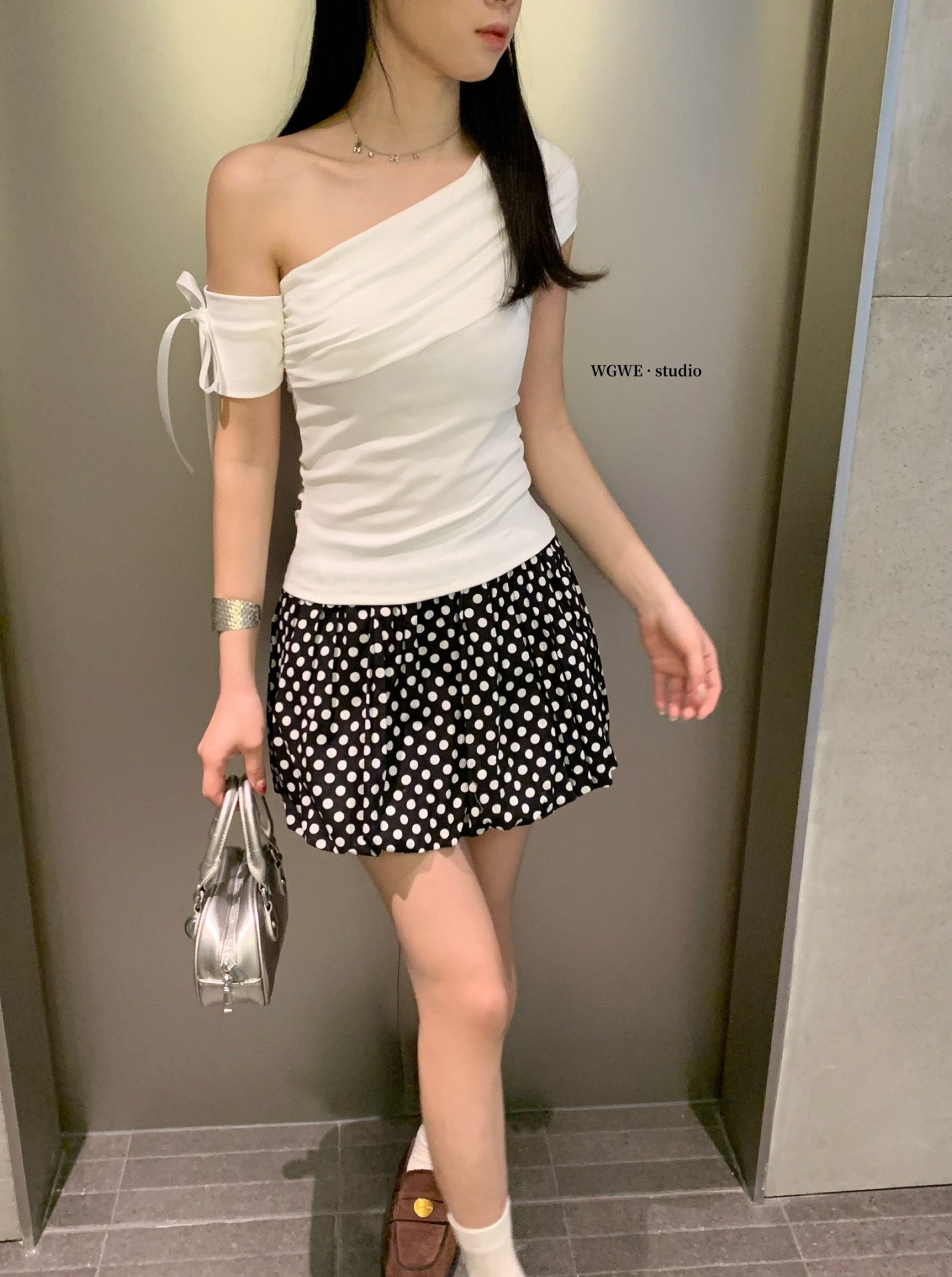 W8555 超sweet!蝴蝶结斜肩上衣
