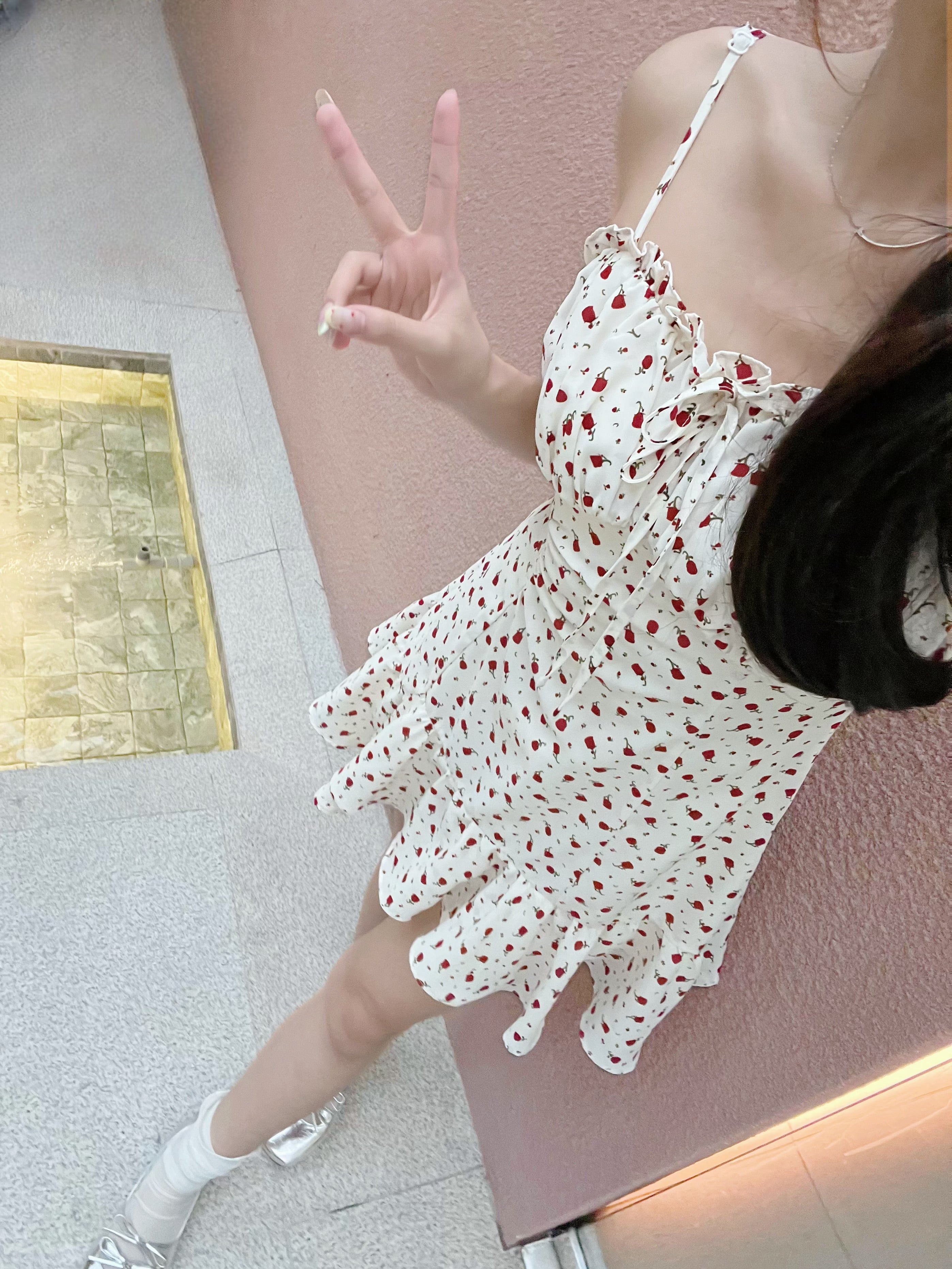 𝘾𝙃𝘼𝙍𝙈𝙀 Rosebella Dress