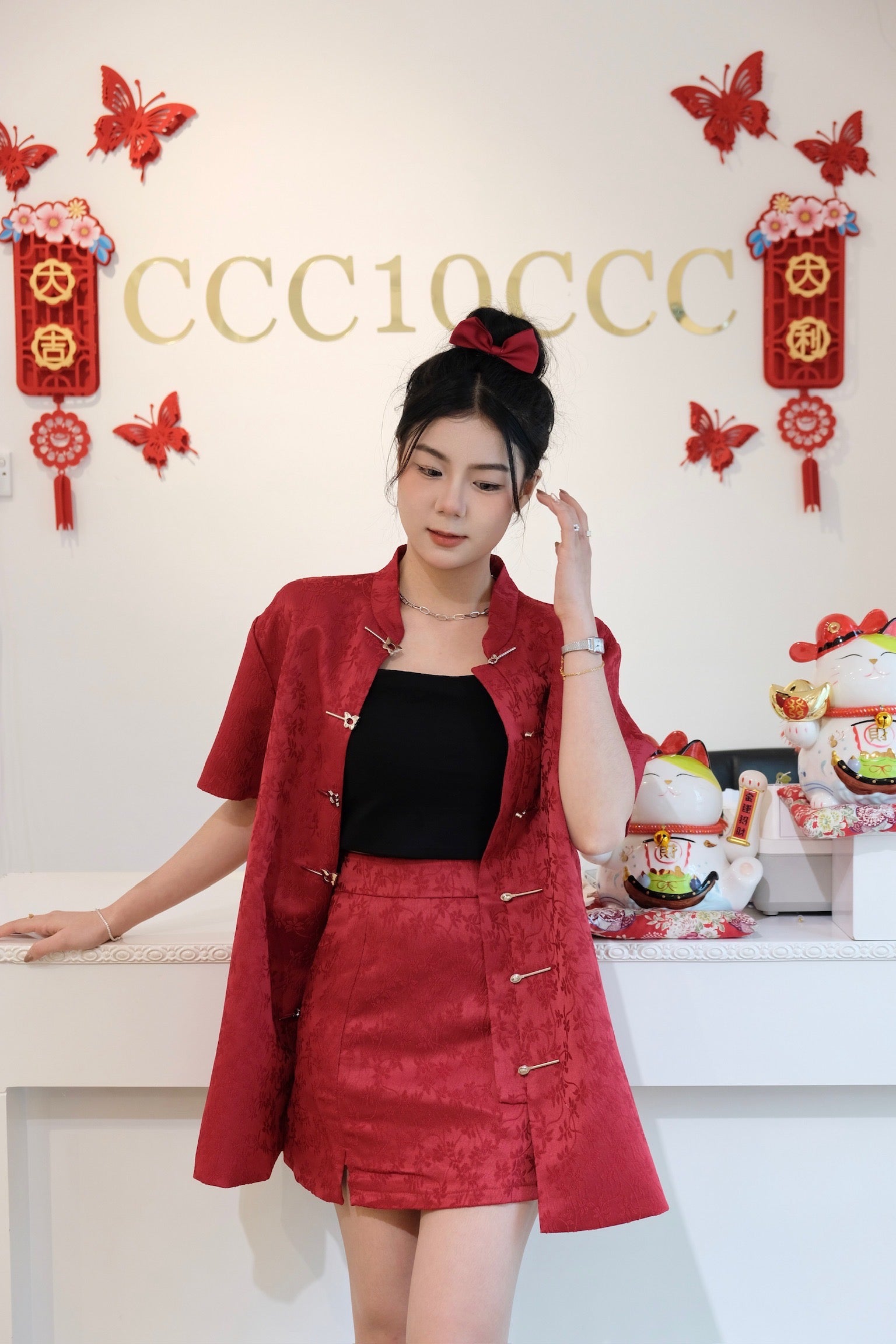 Ying 盈千 · 旗袍 (Maroon)