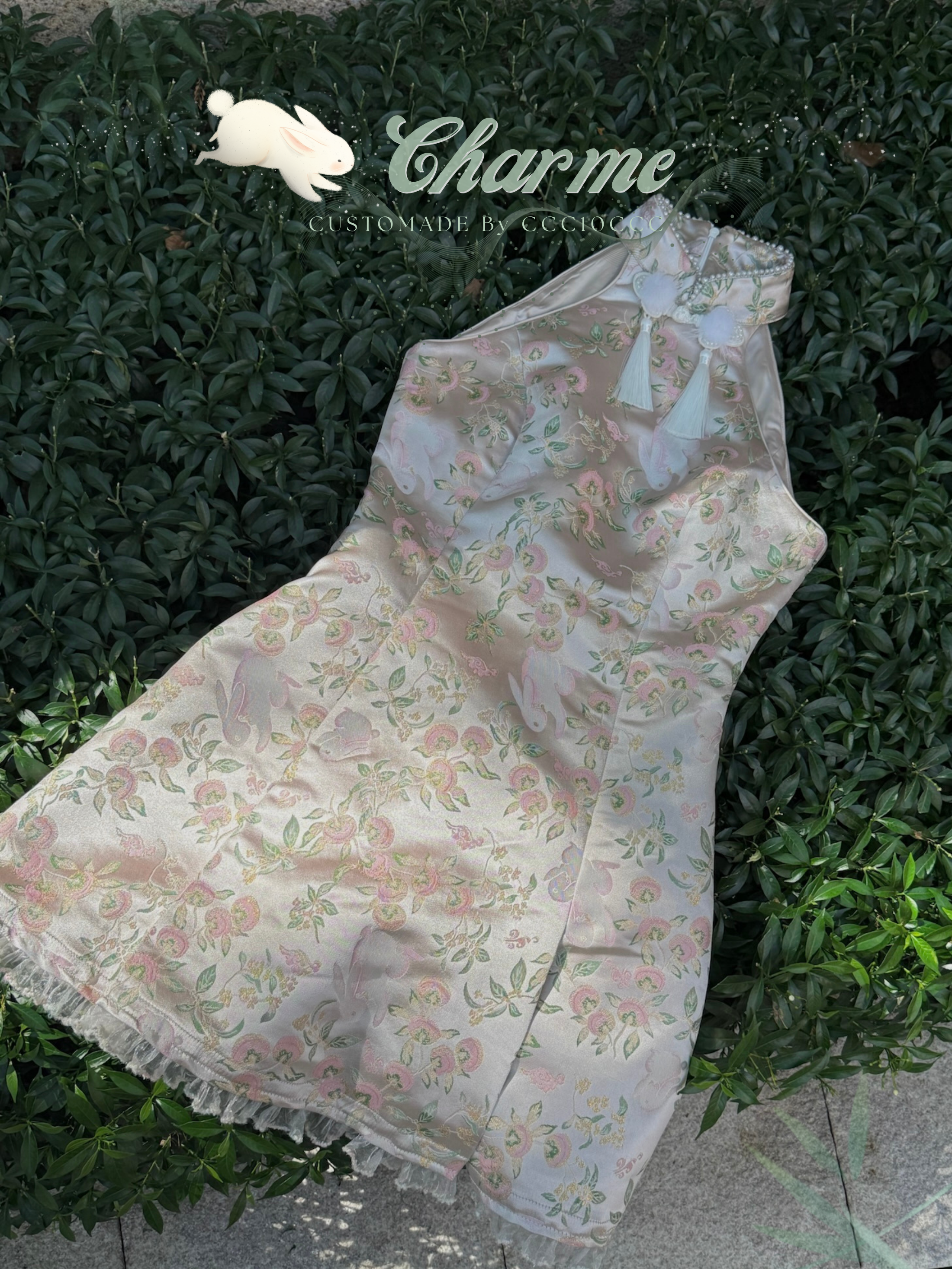 Fiora Qipao 玉兔 · 旗袍