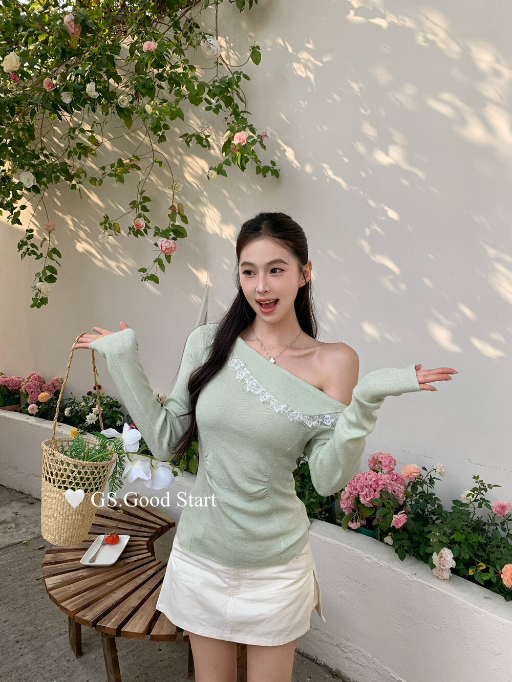 G1027 春季温柔气质蕾丝翻领修身百搭针织小衫(含3.7%绵羊毛)