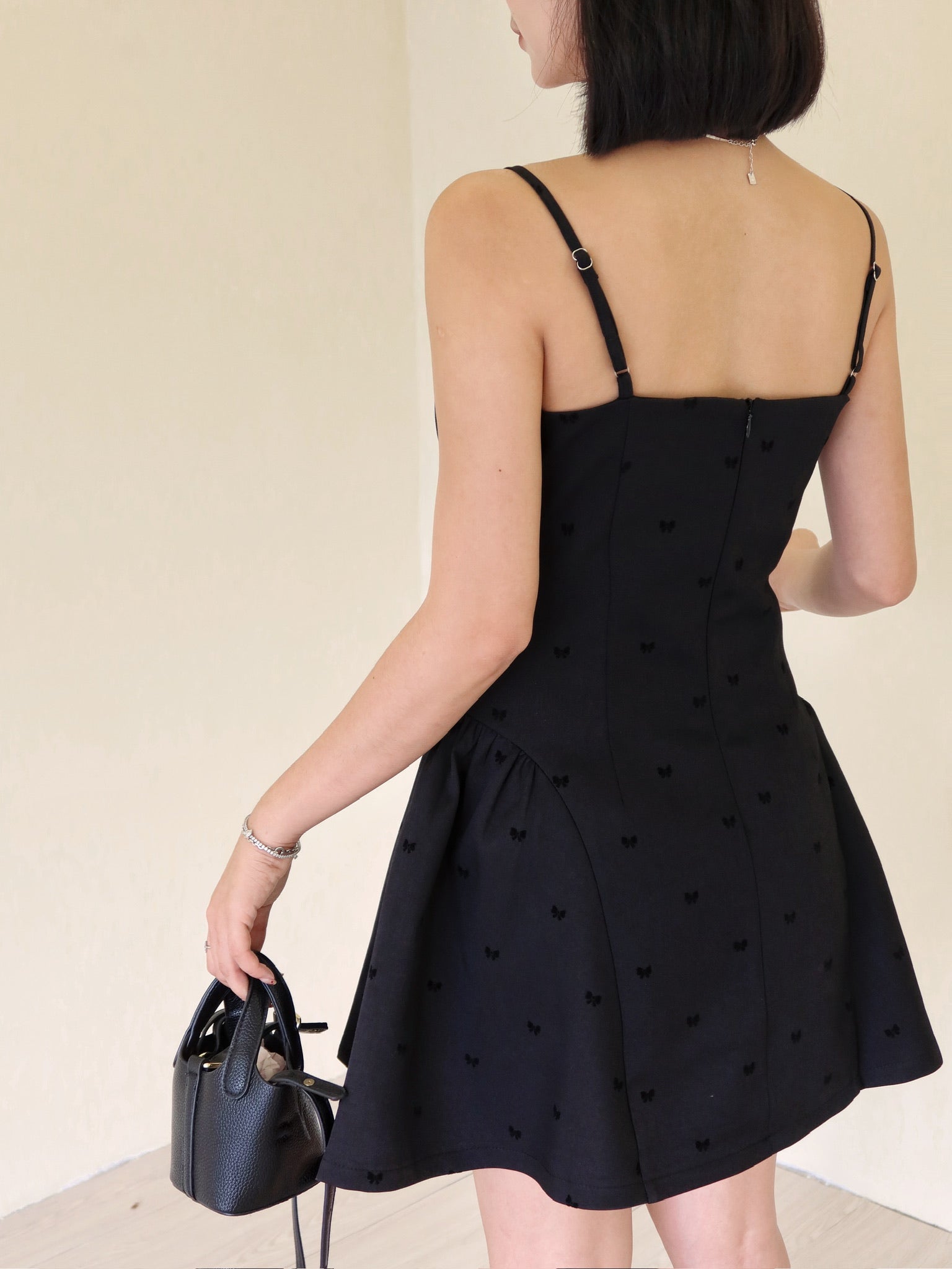 𝘾𝙃𝘼𝙍𝙈𝙀 Muse Black Dress 小黑裙🖤