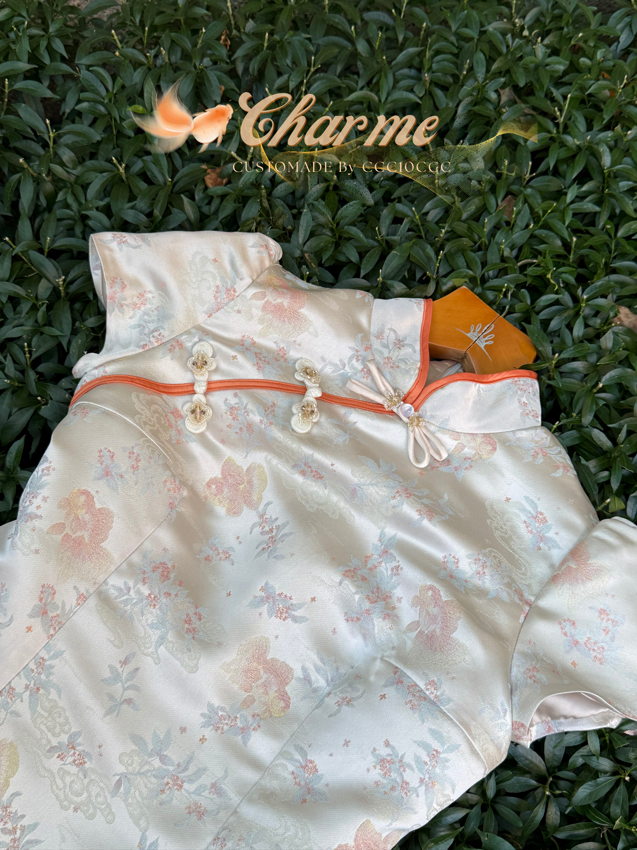 Gleam Qipao 锦鲤 · 旗袍