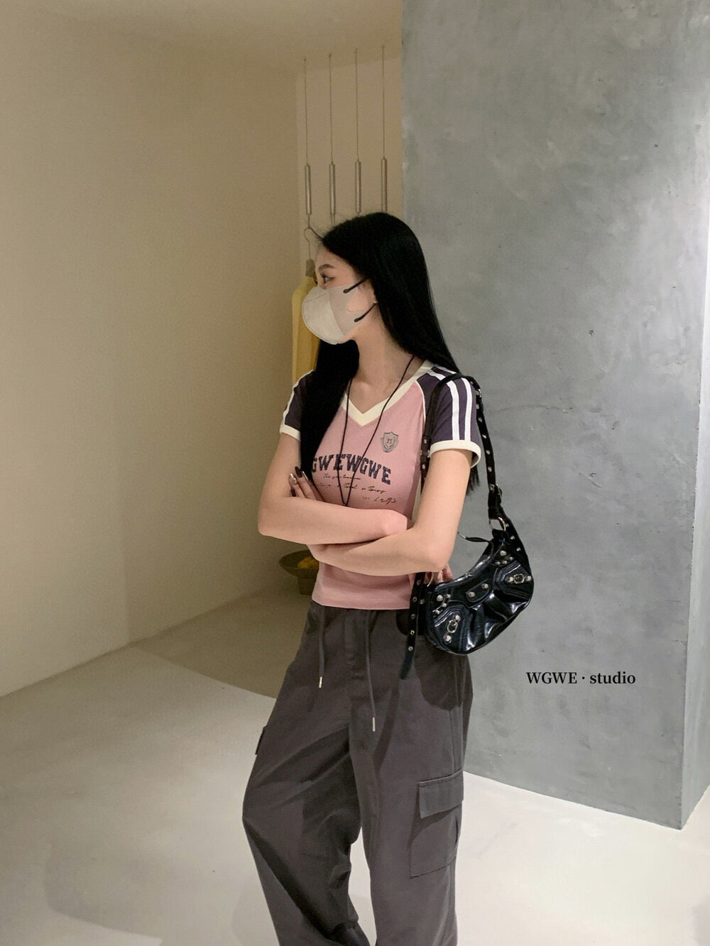 复古辣妹V领T恤