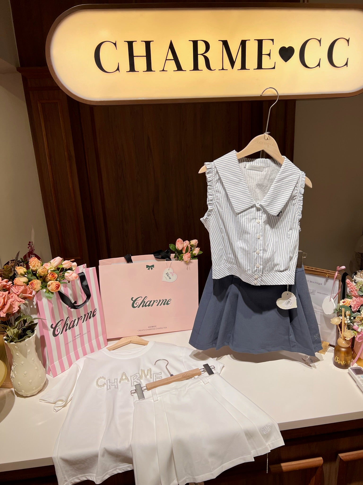 ๐พ๐๐ผ๐๐๐ ็็ Tee๏ผWhite๏ผ