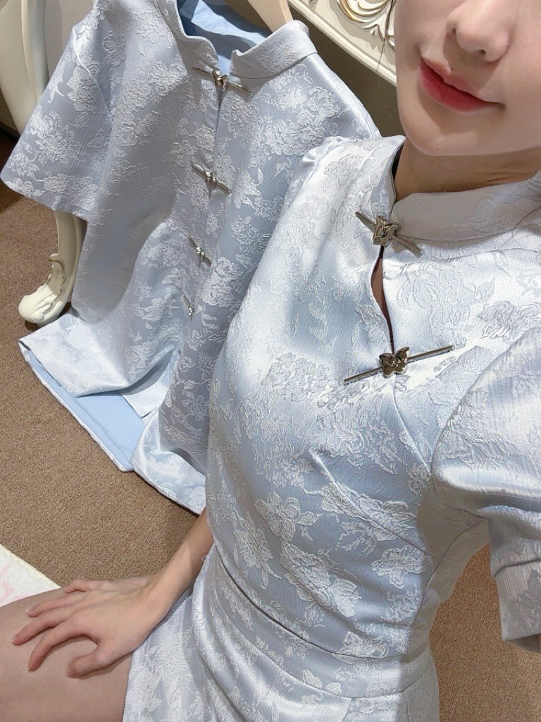 Ying 盈千 · 唐装 (Blue)