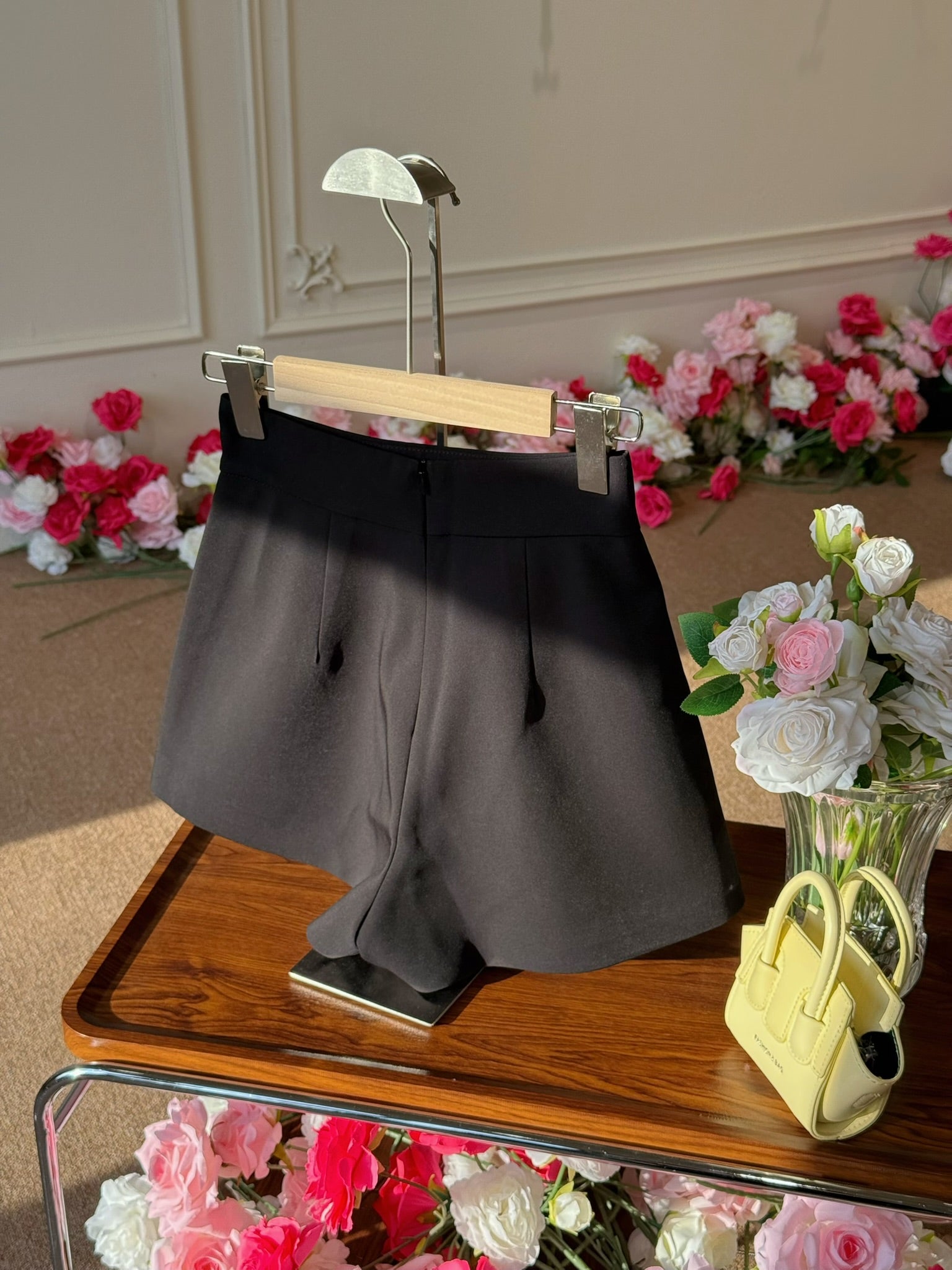 𝘾𝙃𝘼𝙍𝙈𝙀 Waisty Babe Shorts 小蛮腰短裤 (Black)