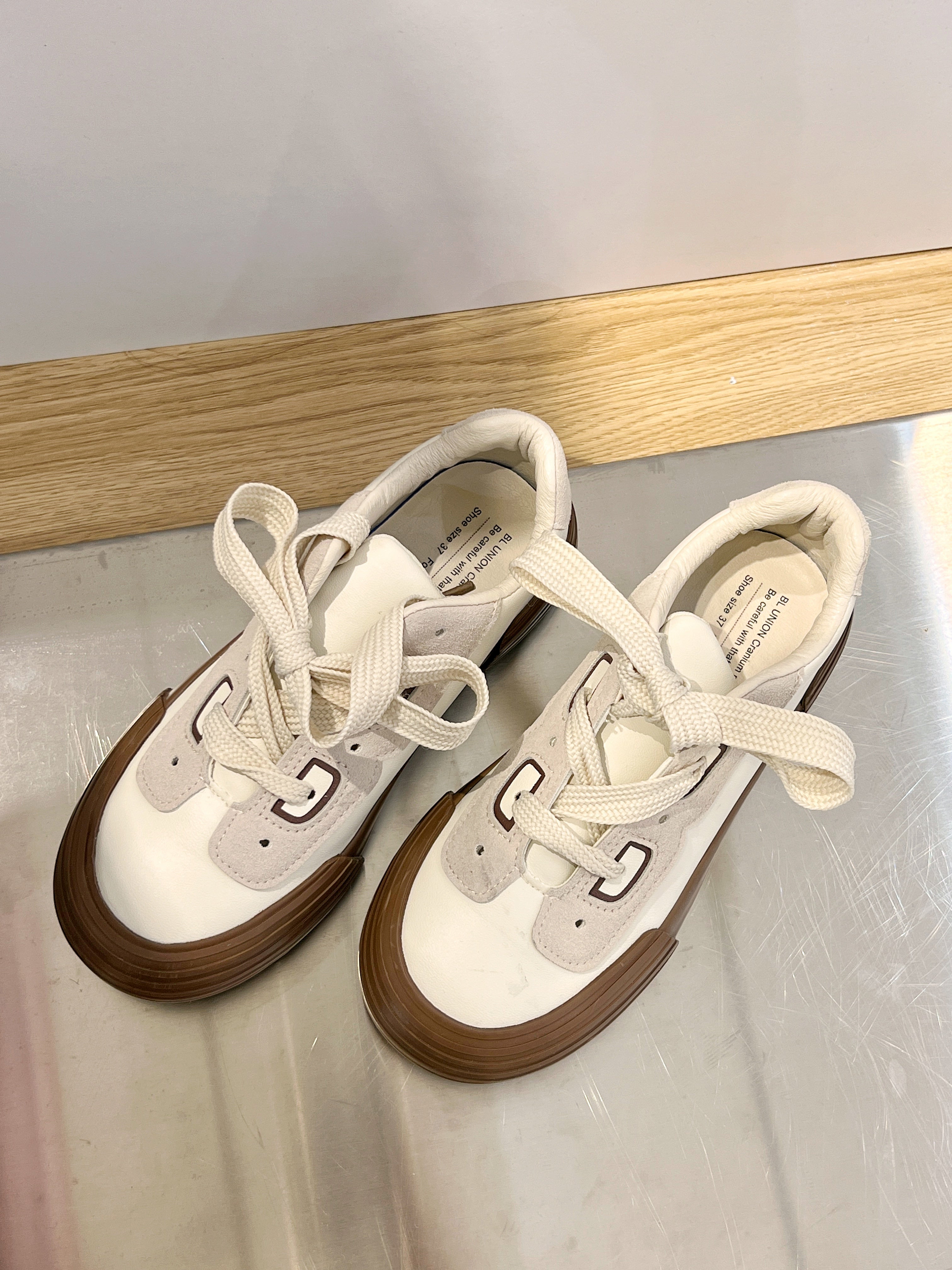 Y20 Caramel Sneaker