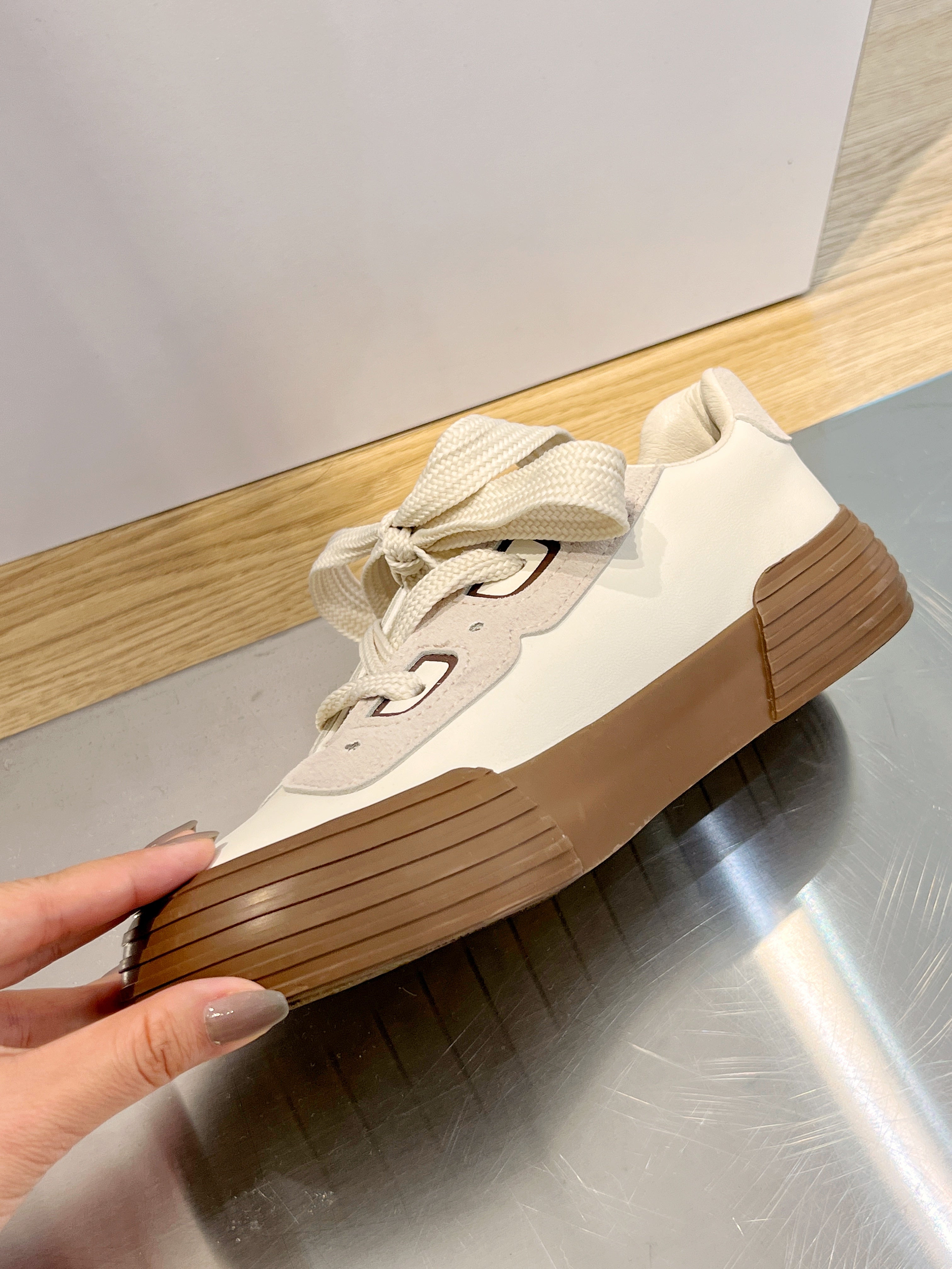 Y20 Caramel Sneaker
