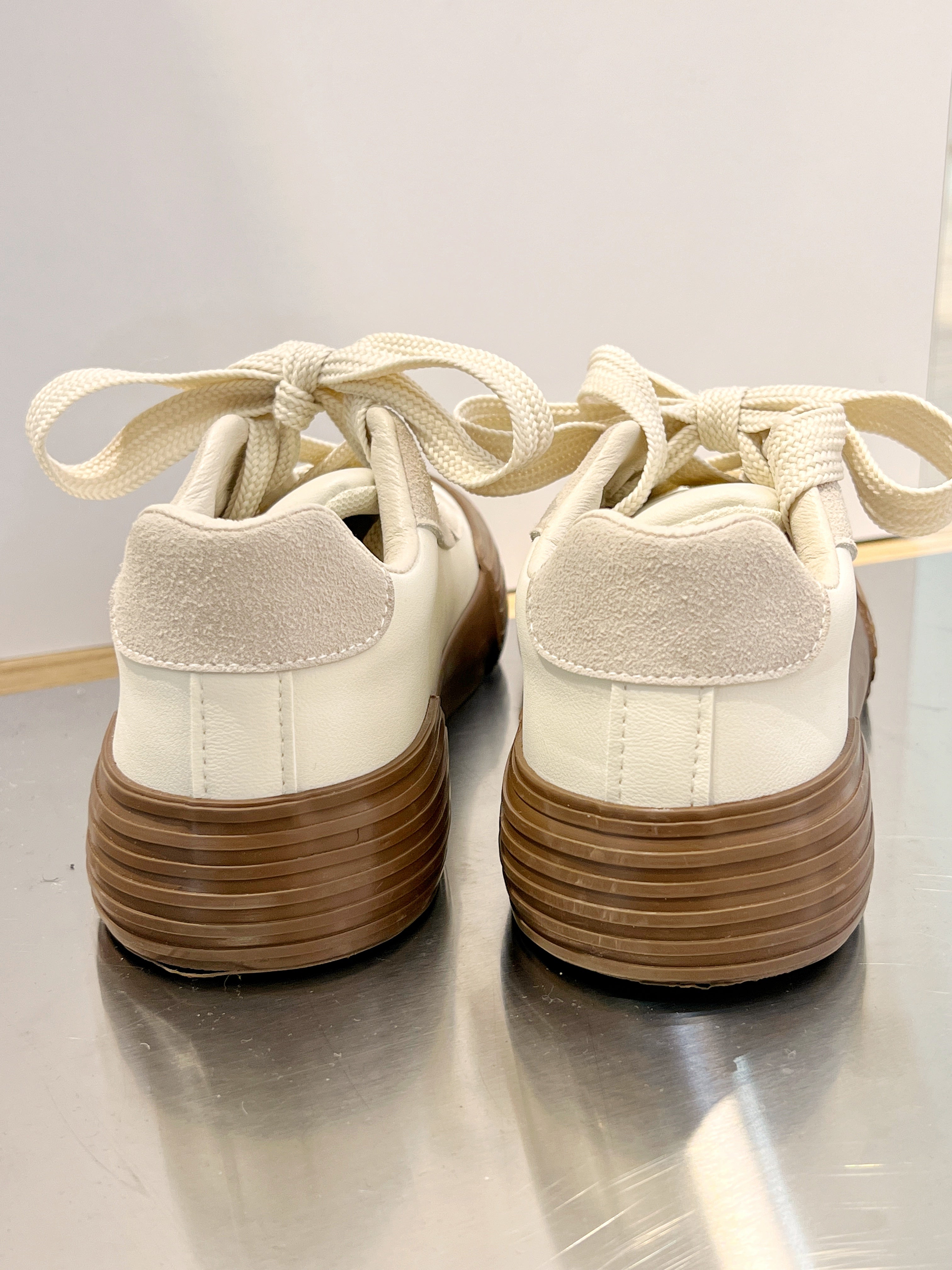 Y20 Caramel Sneaker