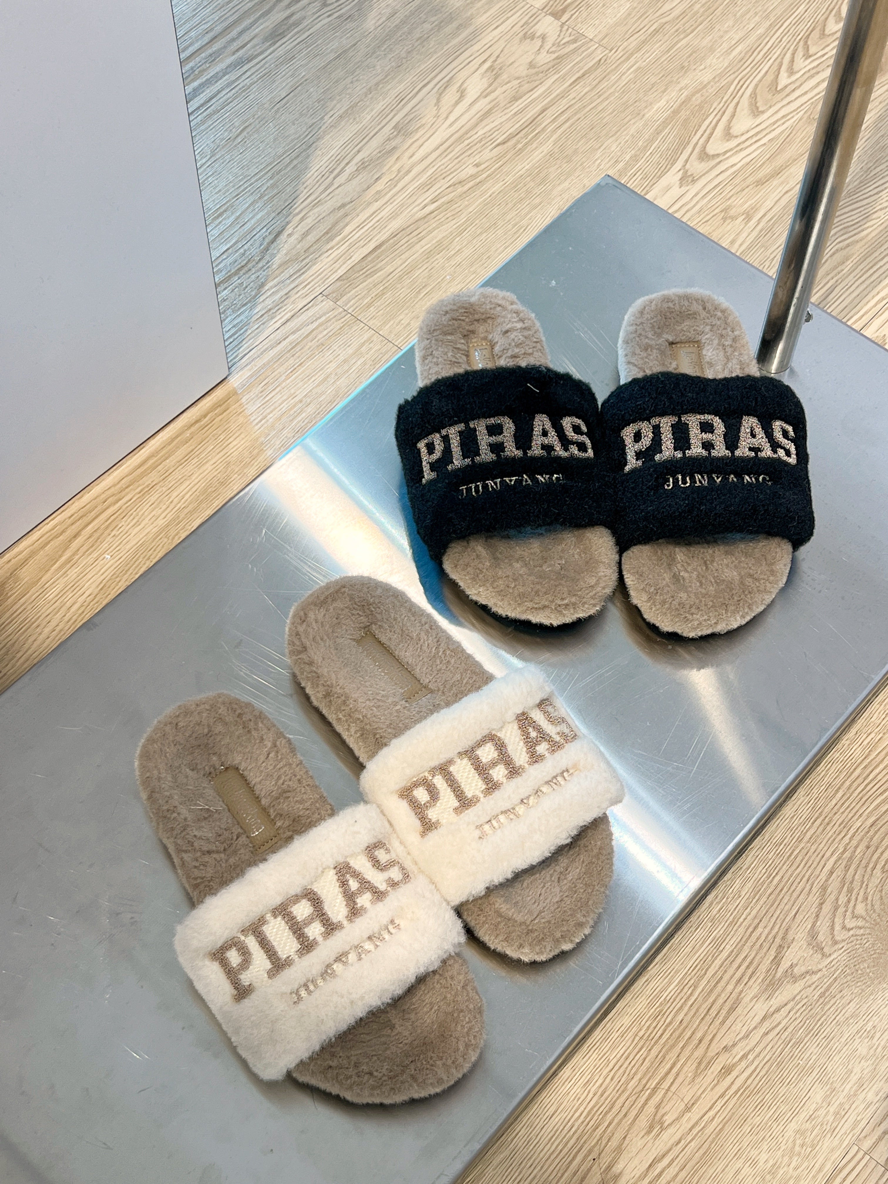 Y19 PIRAS Hairy Sandal