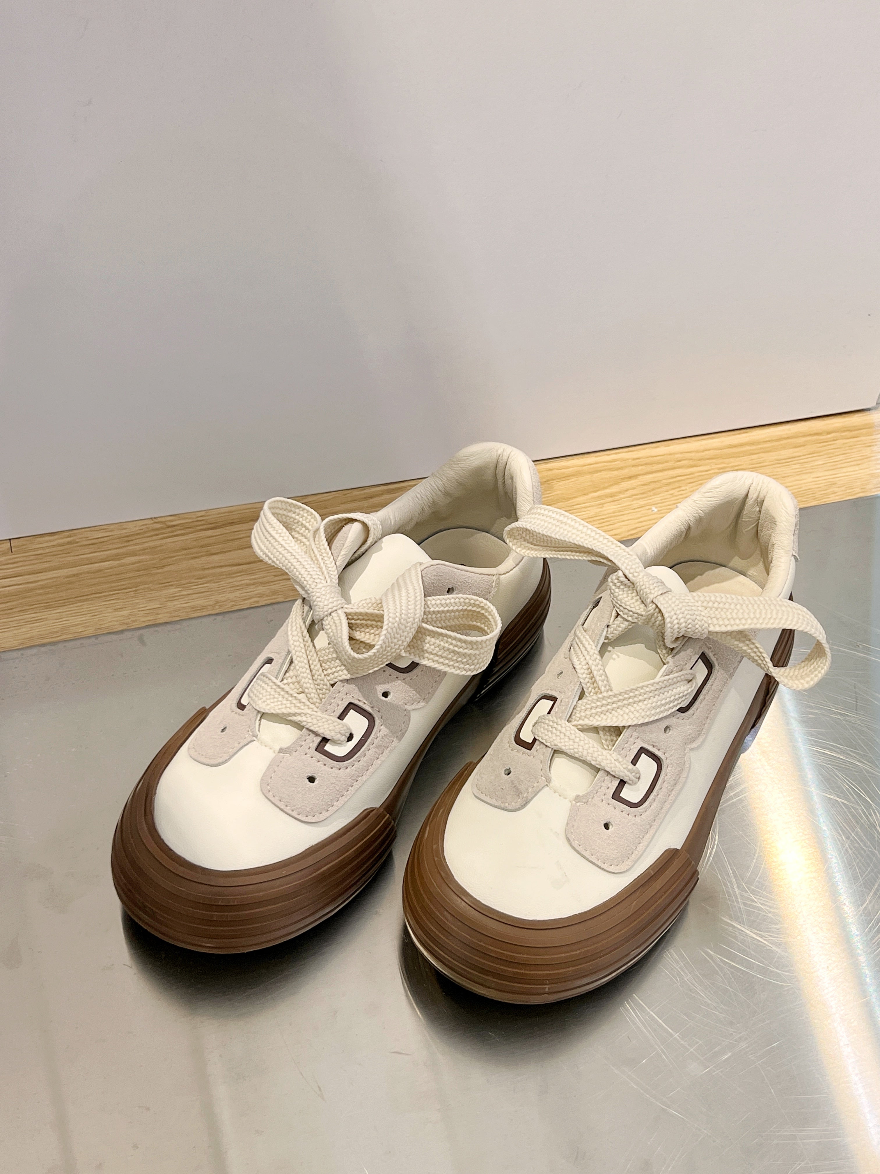 Y20 Caramel Sneaker