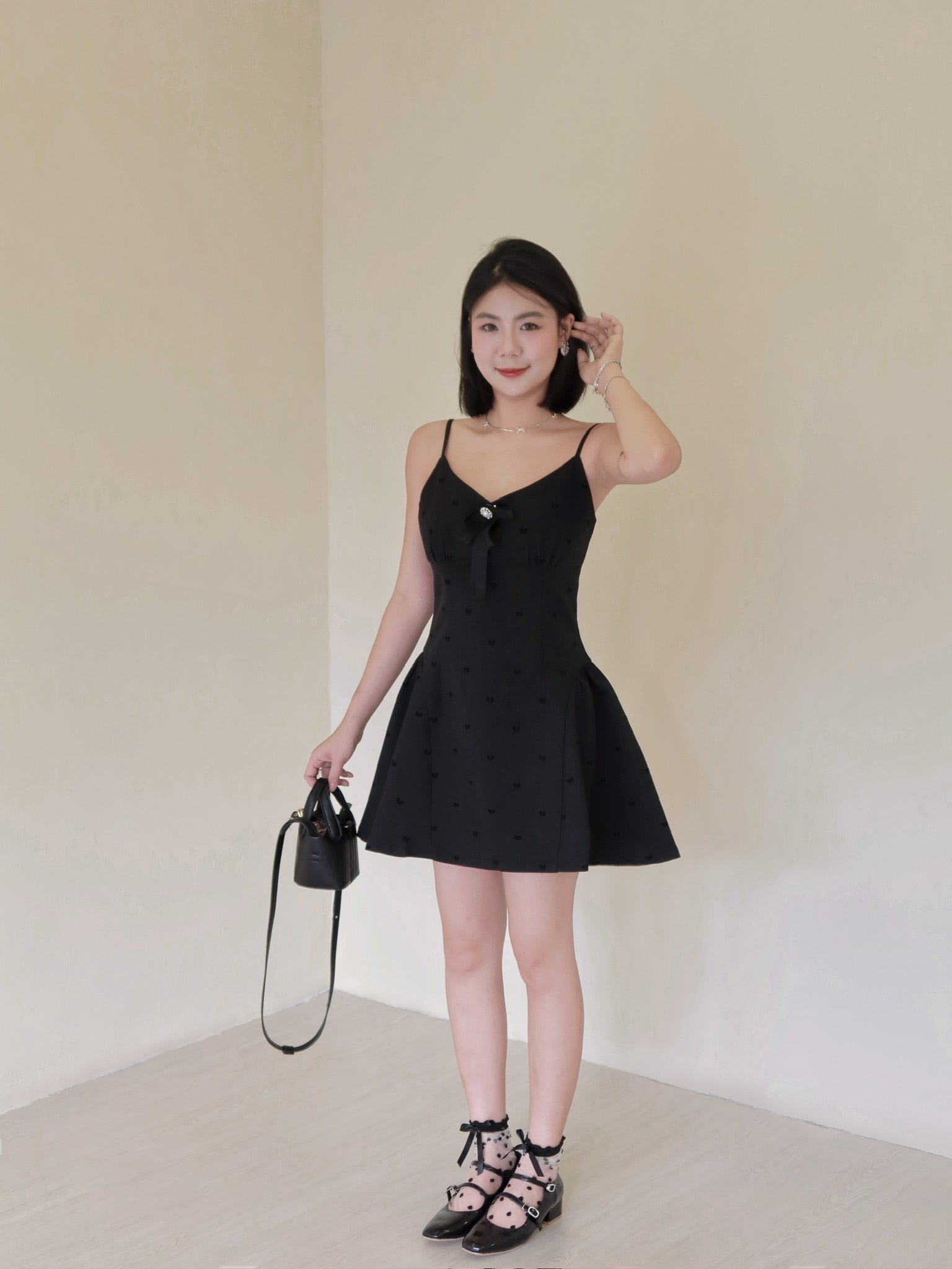 𝘾𝙃𝘼𝙍𝙈𝙀 Muse Black Dress 小黑裙🖤