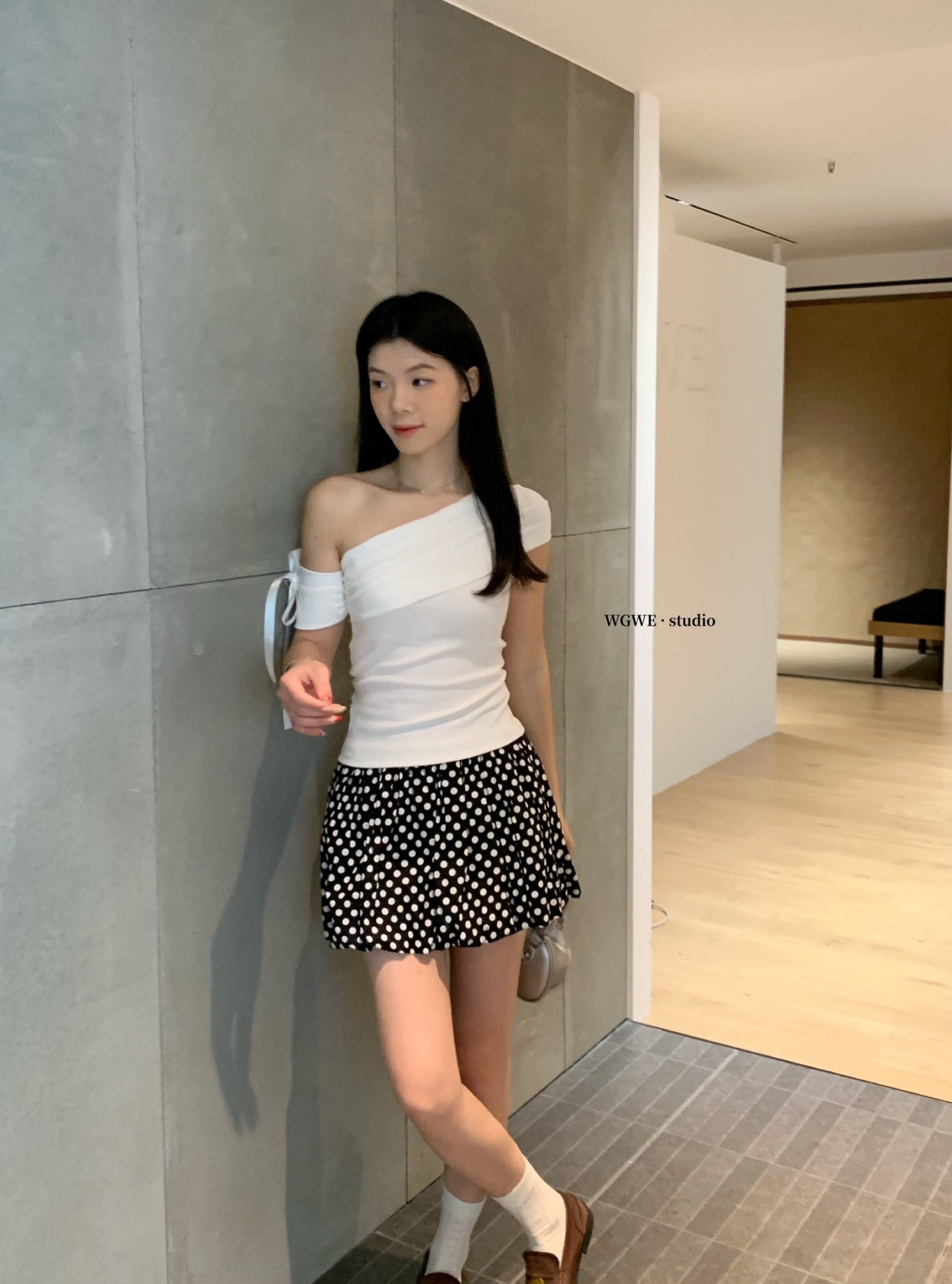 W8555 超sweet！蝴蝶结斜肩上衣