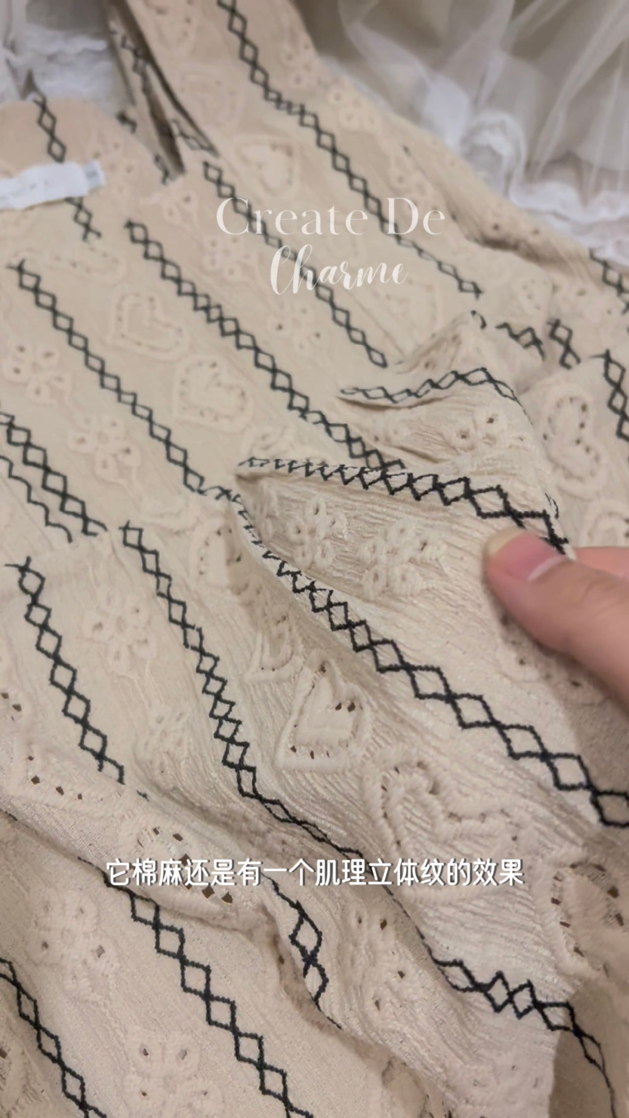 𝘾𝙃𝘼𝙍𝙈𝙀 Rina Dress