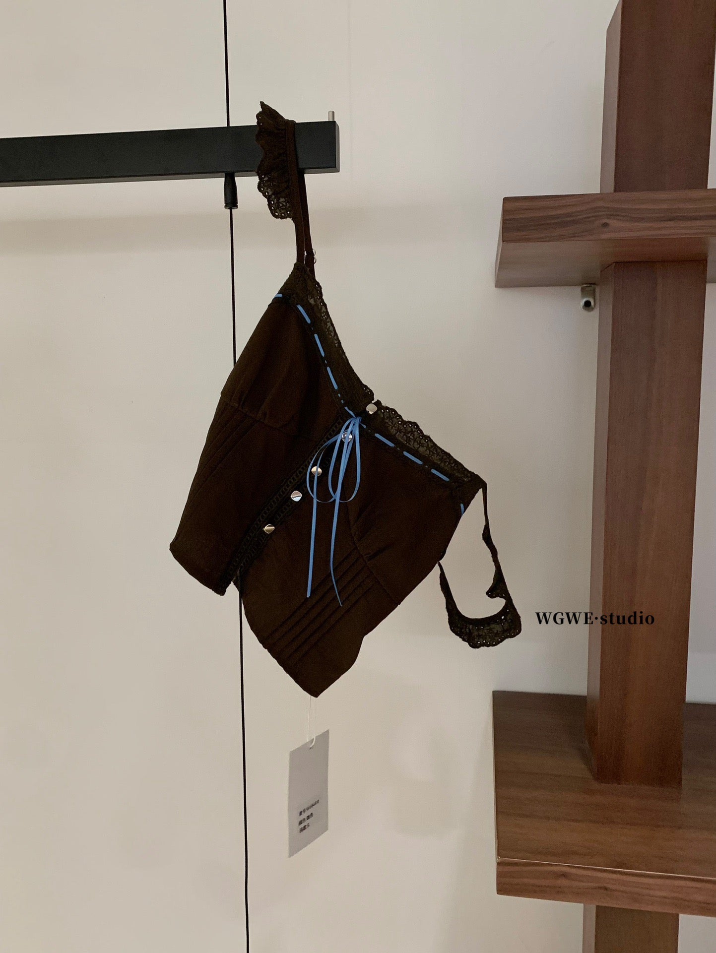 W6848 甜酷蕾丝吊带上衣