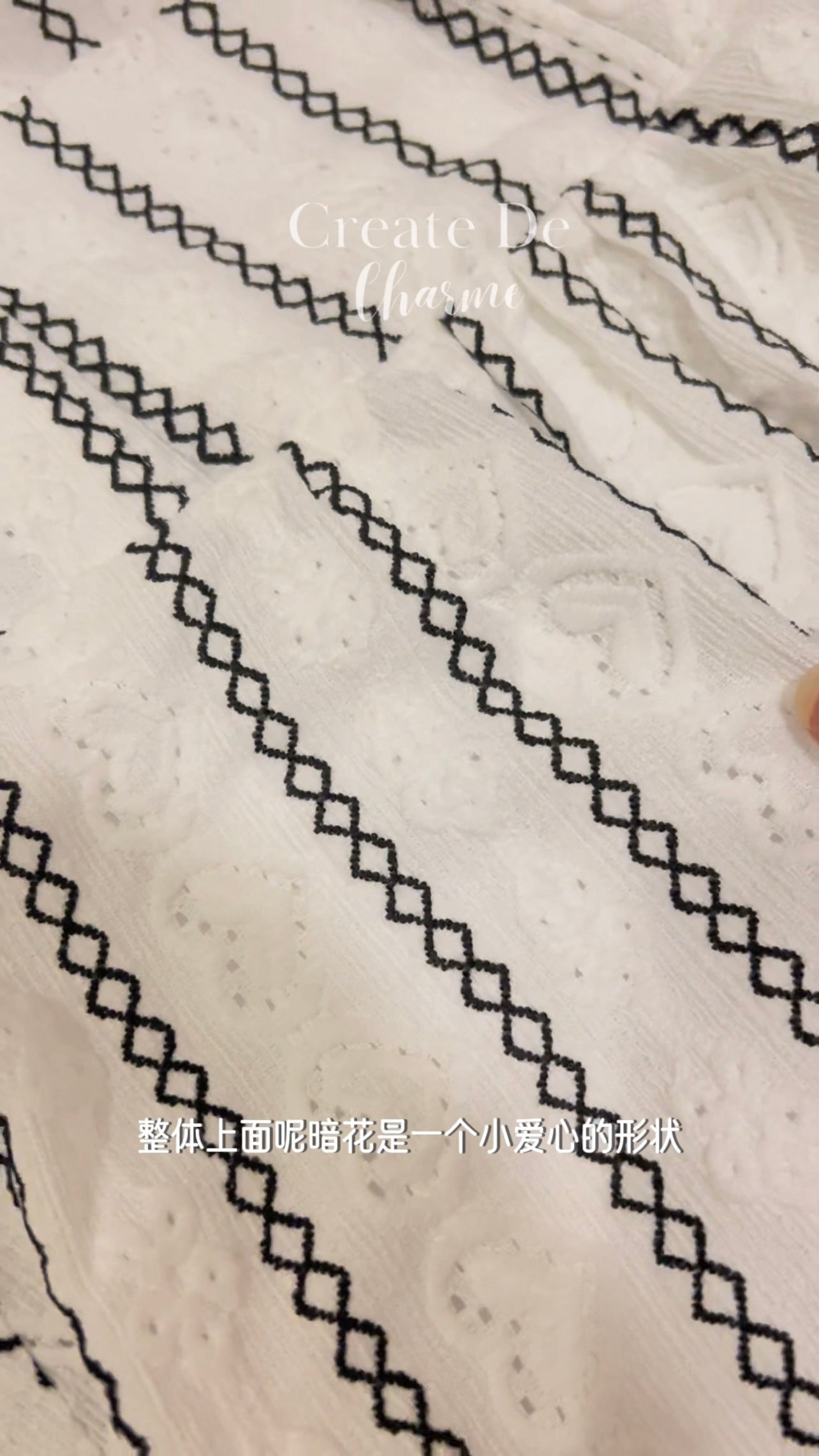 𝘾𝙃𝘼𝙍𝙈𝙀 Rina Dress