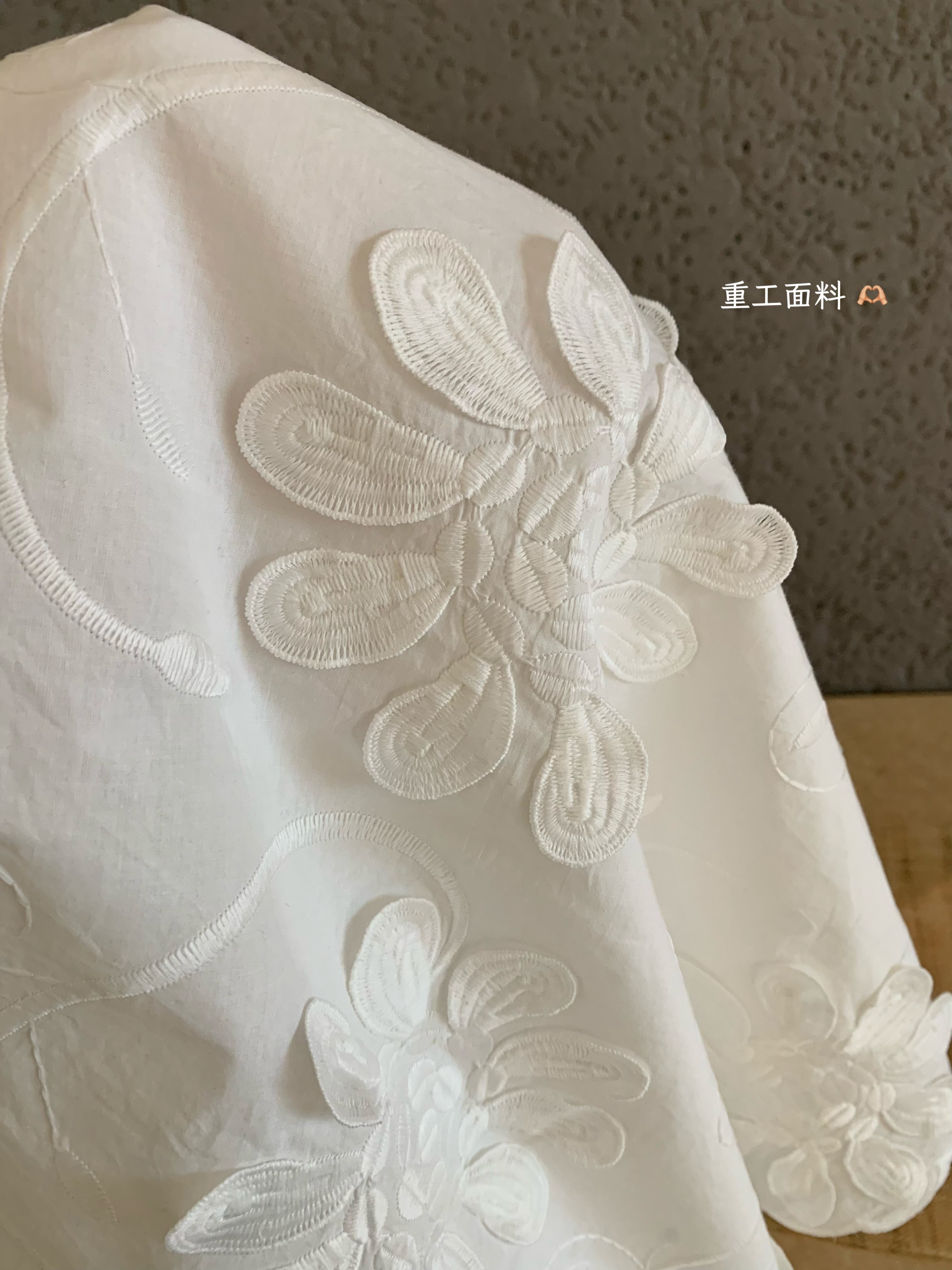 W8773 立体花复古感长版上衣