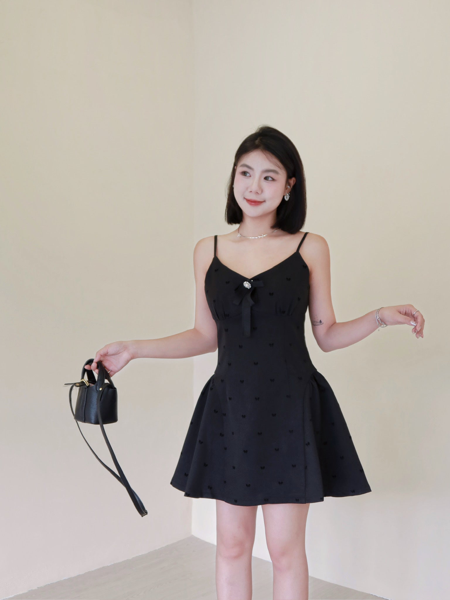 𝘾𝙃𝘼𝙍𝙈𝙀 Muse Black Dress 小黑裙🖤