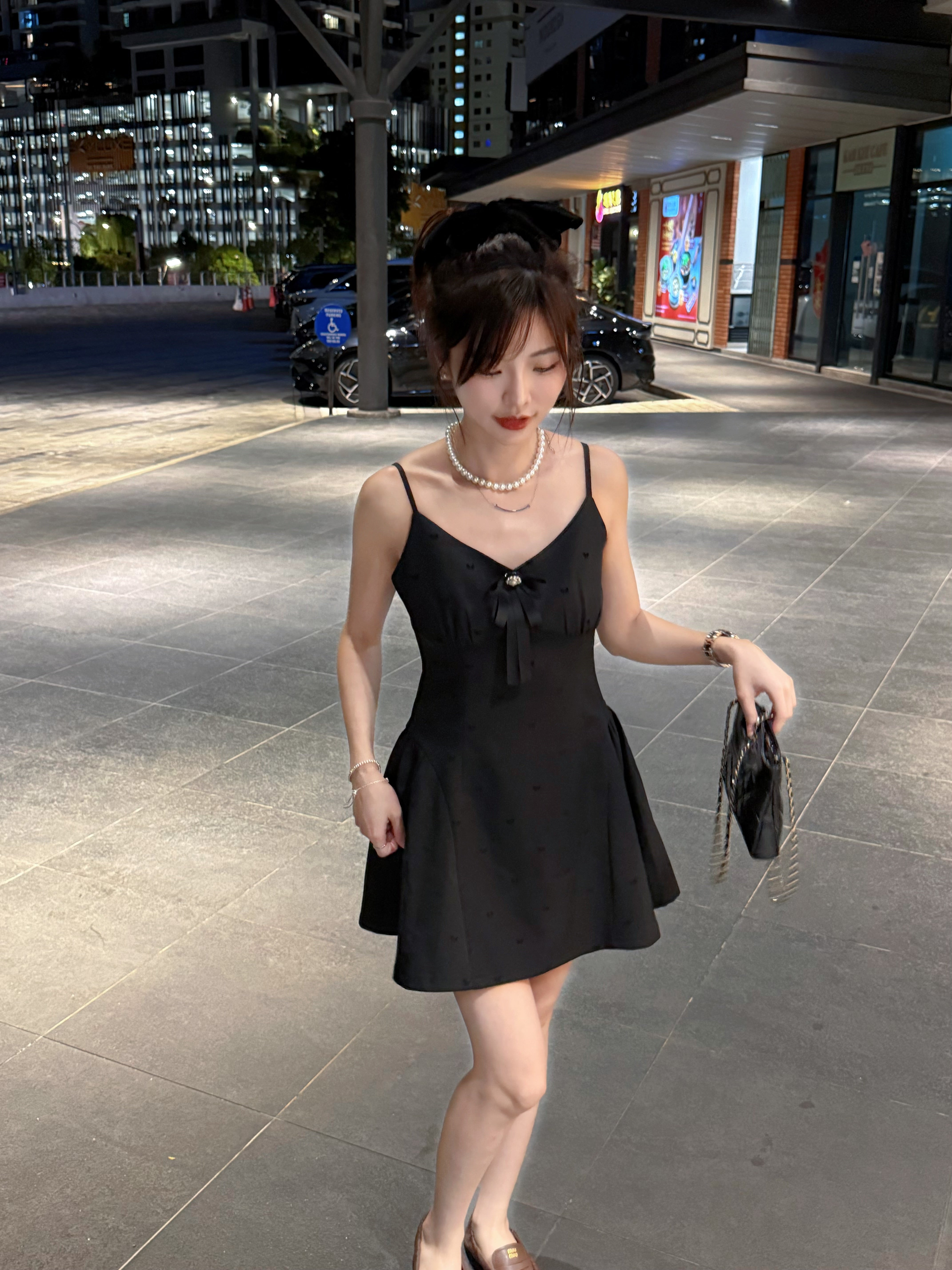 𝘾𝙃𝘼𝙍𝙈𝙀 Muse Black Dress 小黑裙🖤