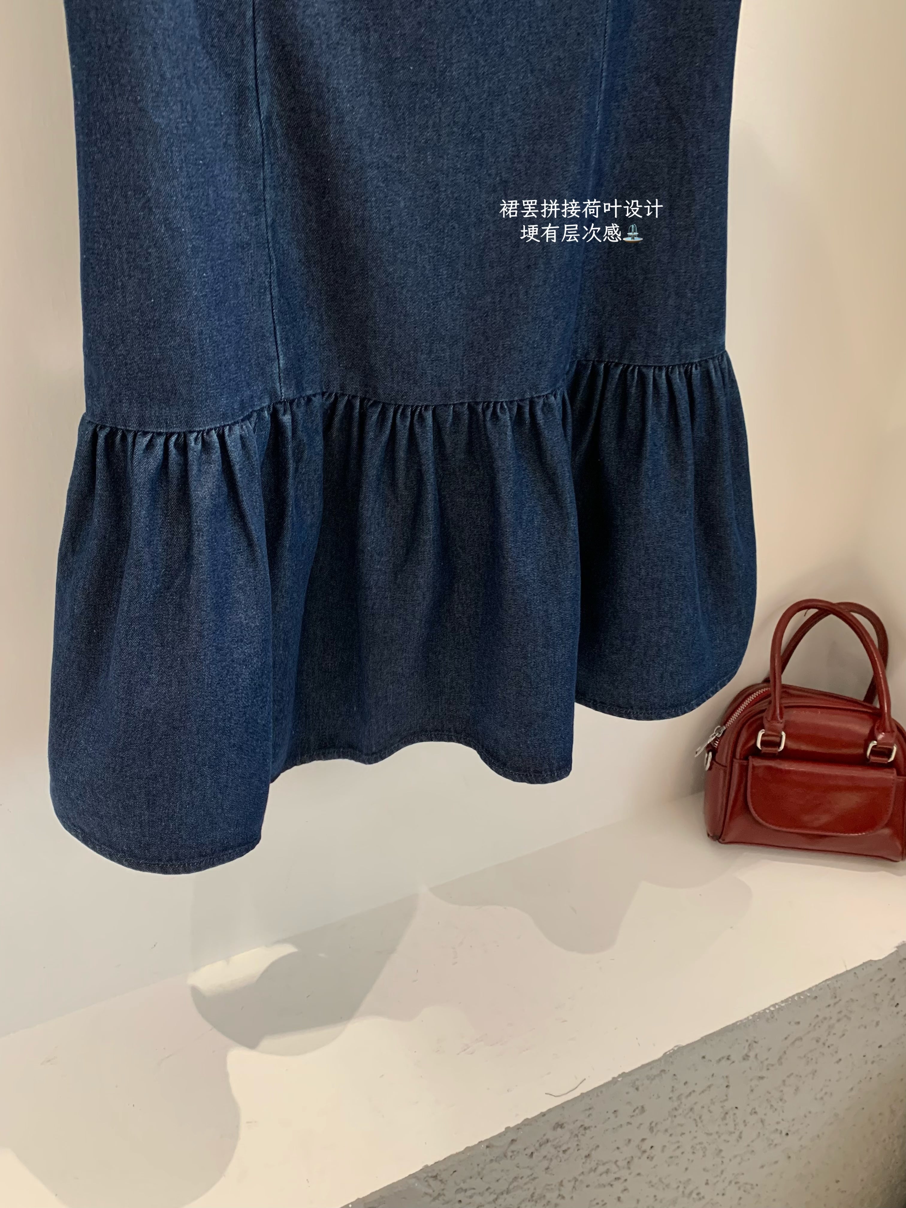 W8741 港风细肩带连衣裙