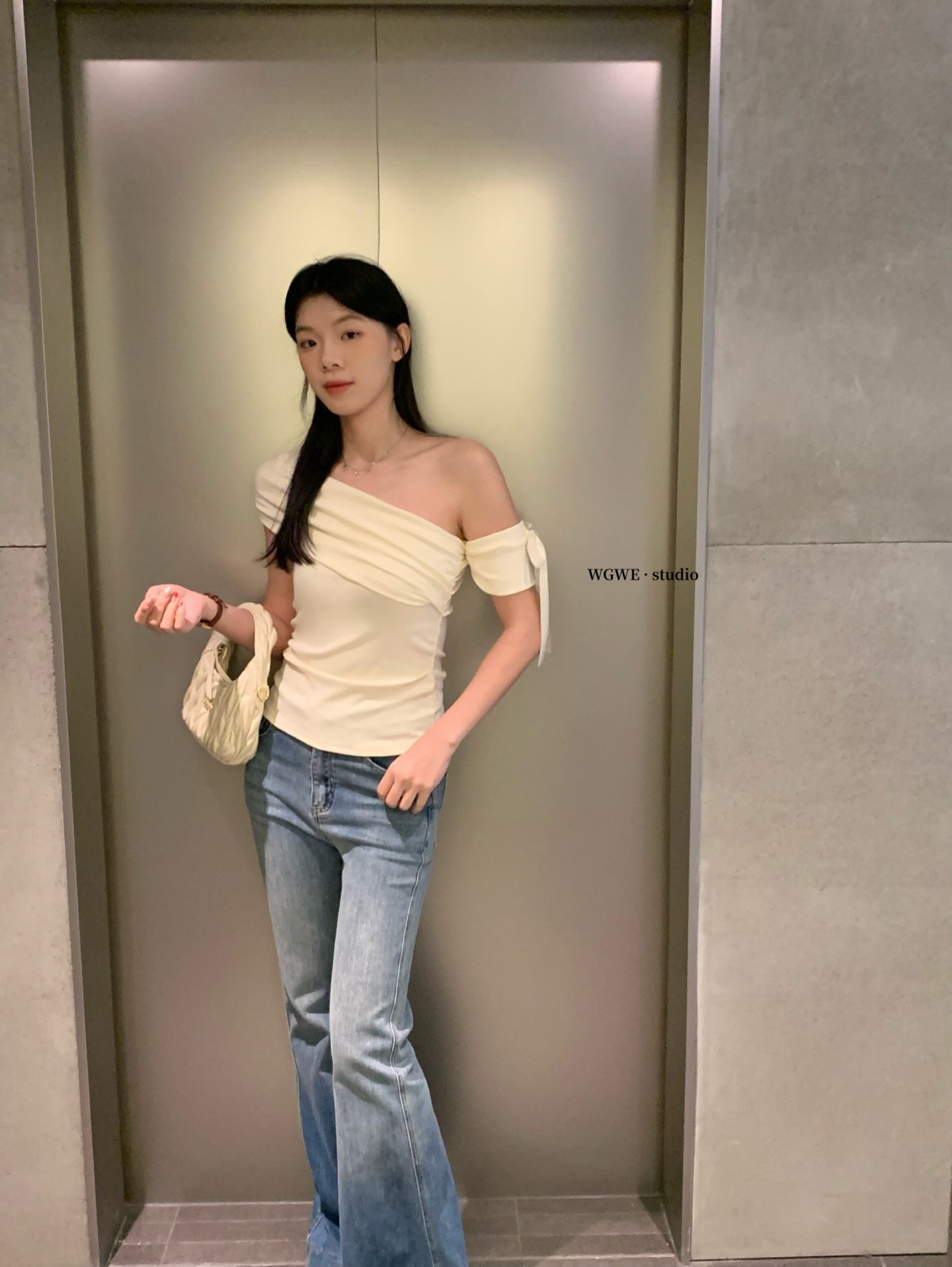 W8555 超sweet！蝴蝶结斜肩上衣