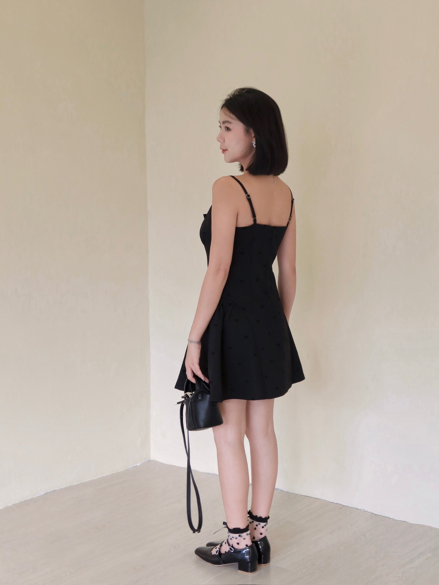 𝘾𝙃𝘼𝙍𝙈𝙀 Muse Black Dress 小黑裙🖤
