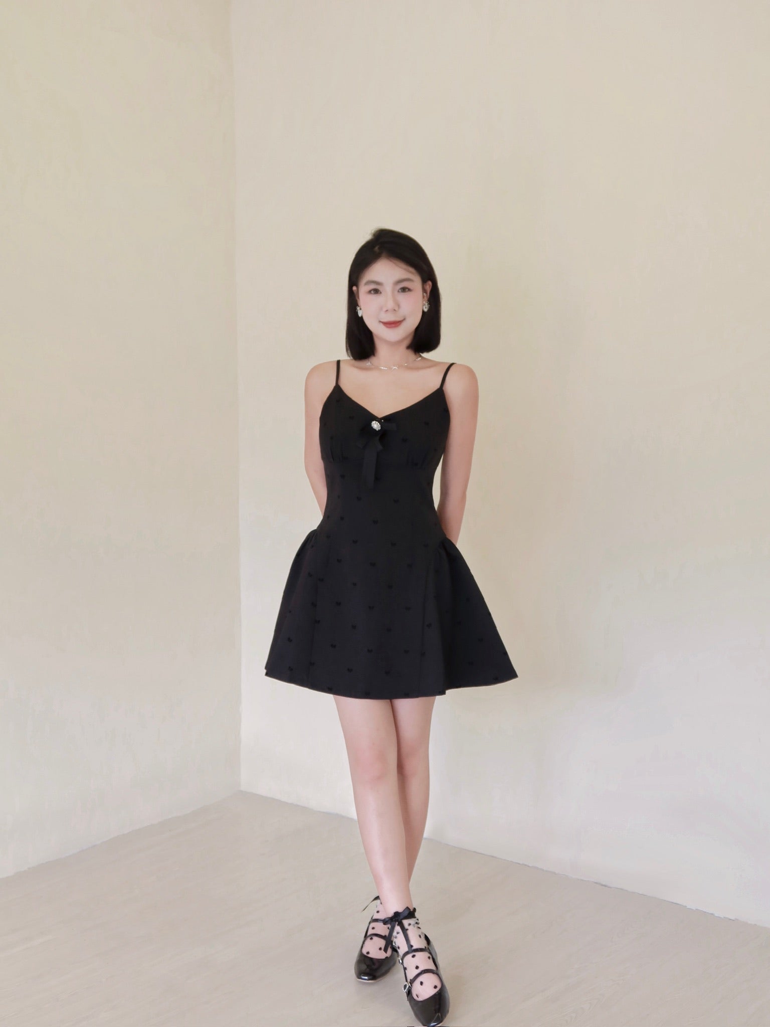 𝘾𝙃𝘼𝙍𝙈𝙀 Muse Black Dress 小黑裙🖤