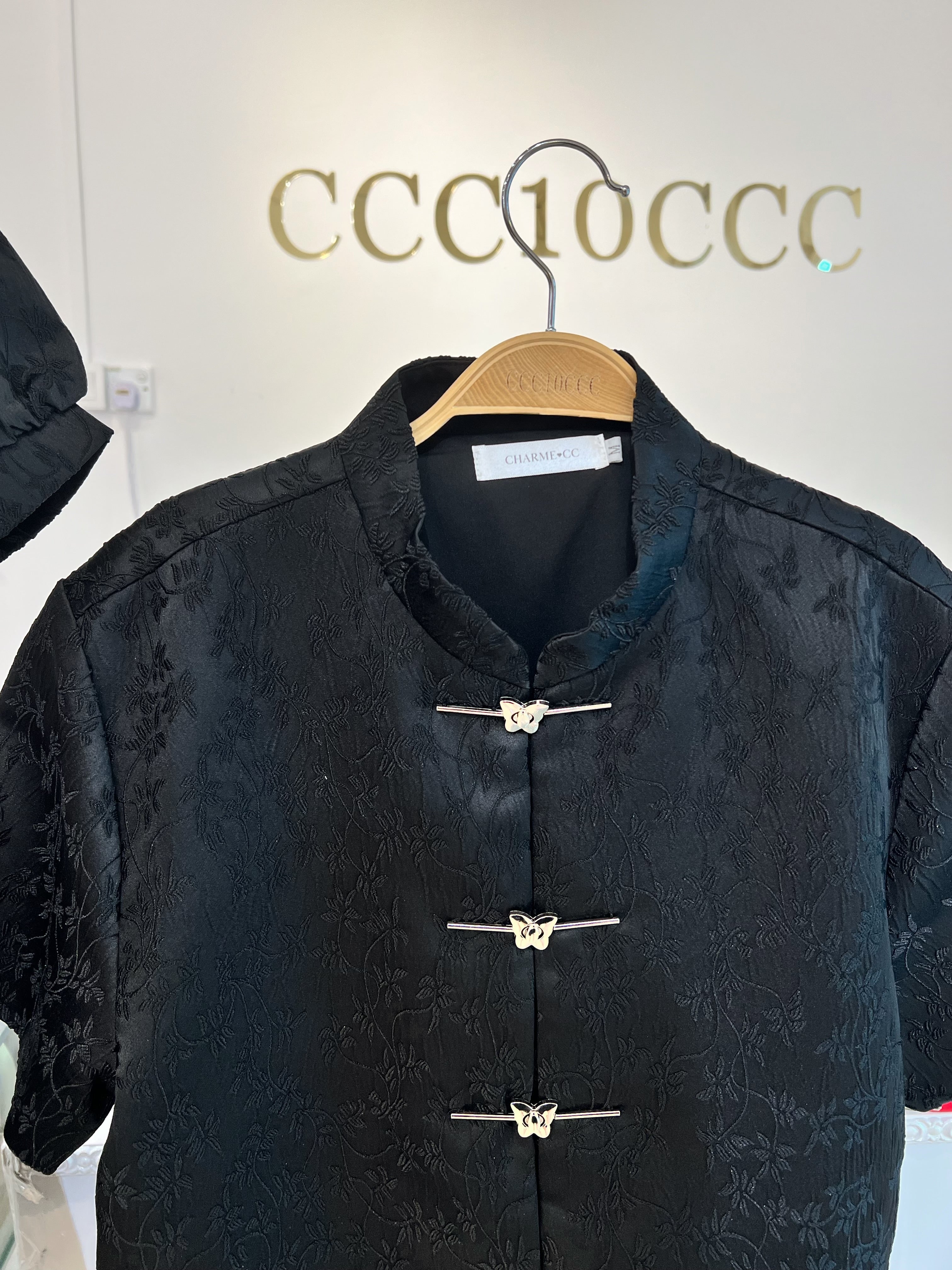 Ying 盈千 · 唐装 (Black)