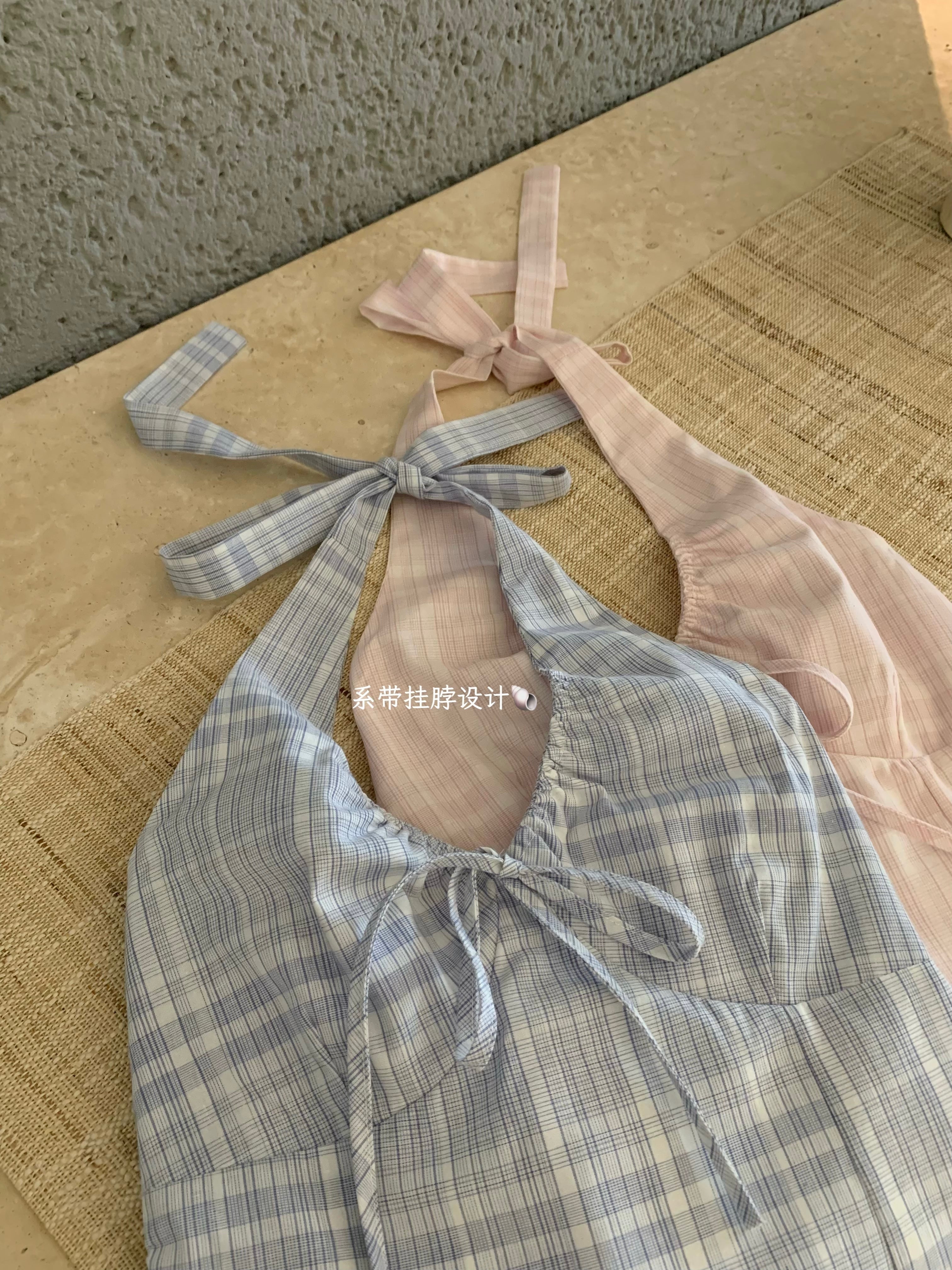 W8456 少女感！格纹挂脖上衣