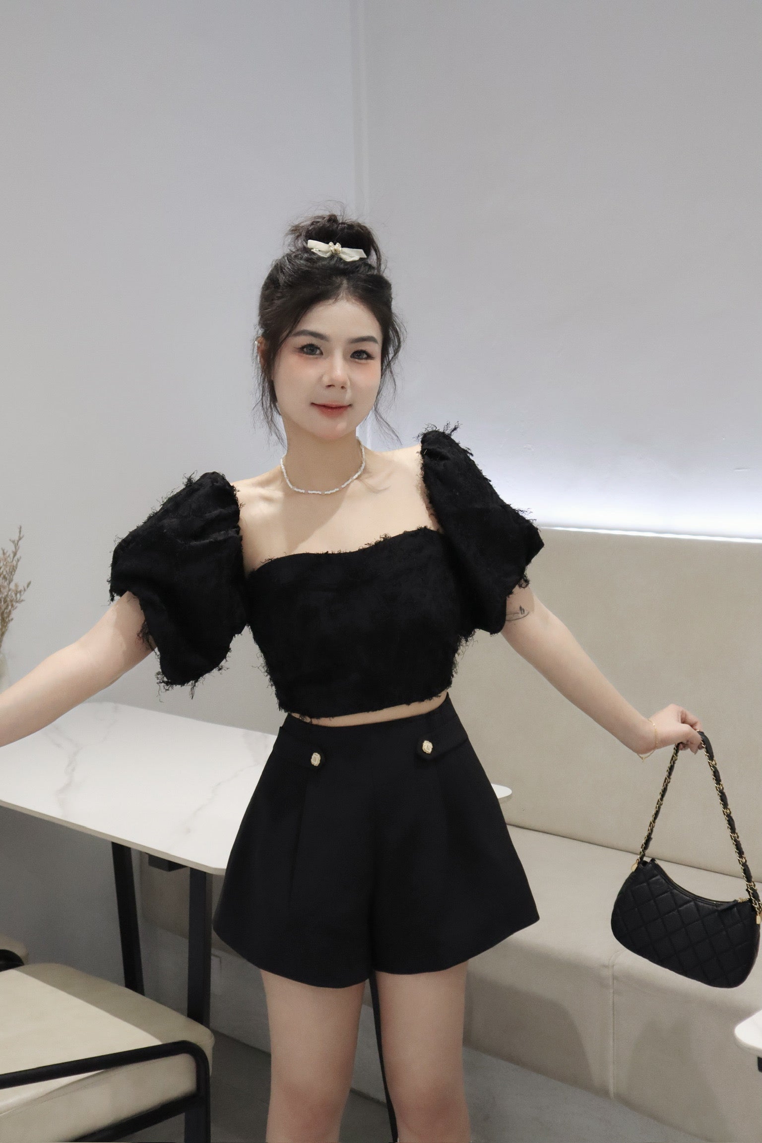 𝘾𝙃𝘼𝙍𝙈𝙀 Selina in Black