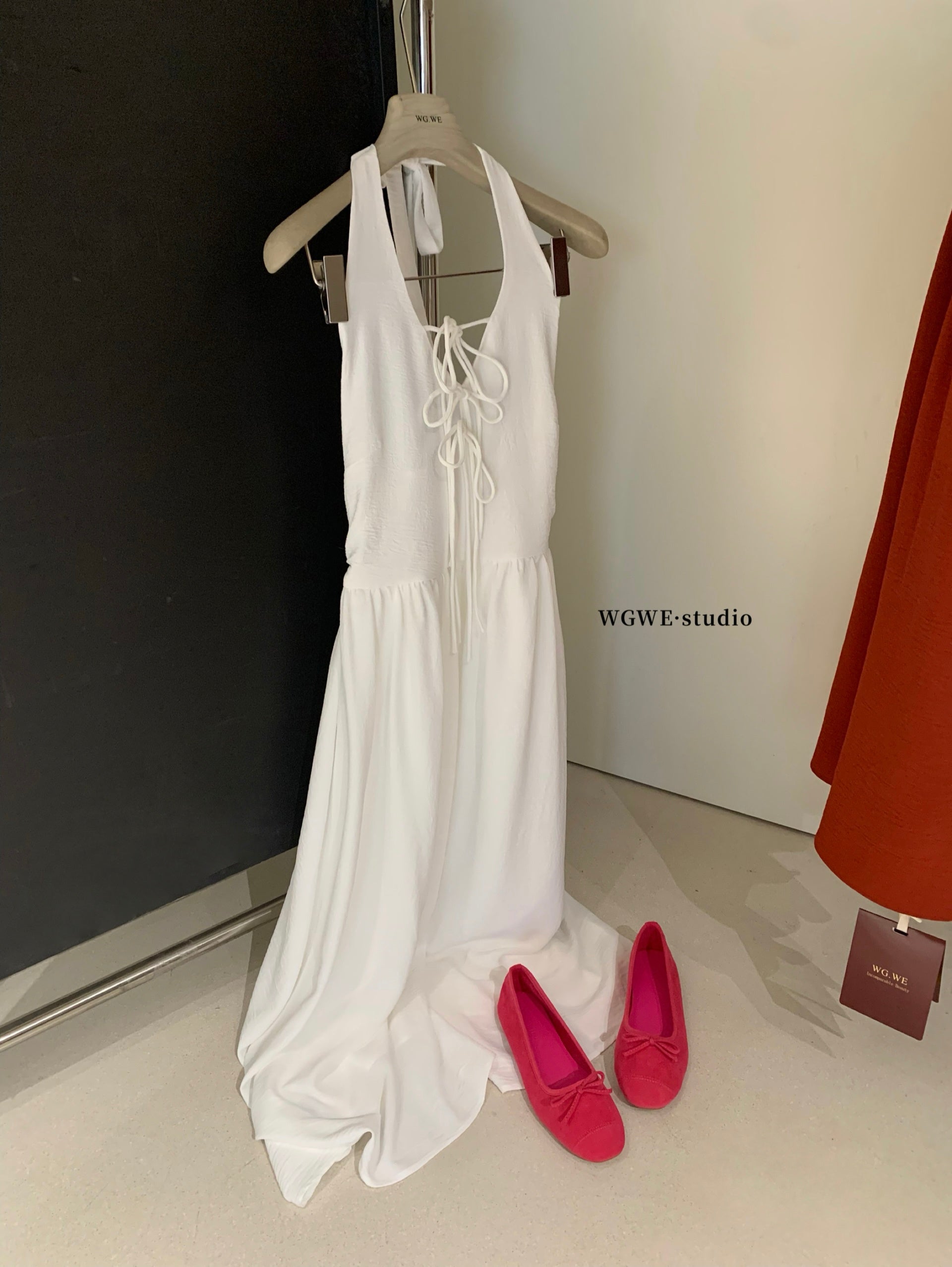 W8847 挂脖蝴蝶结连身长裙