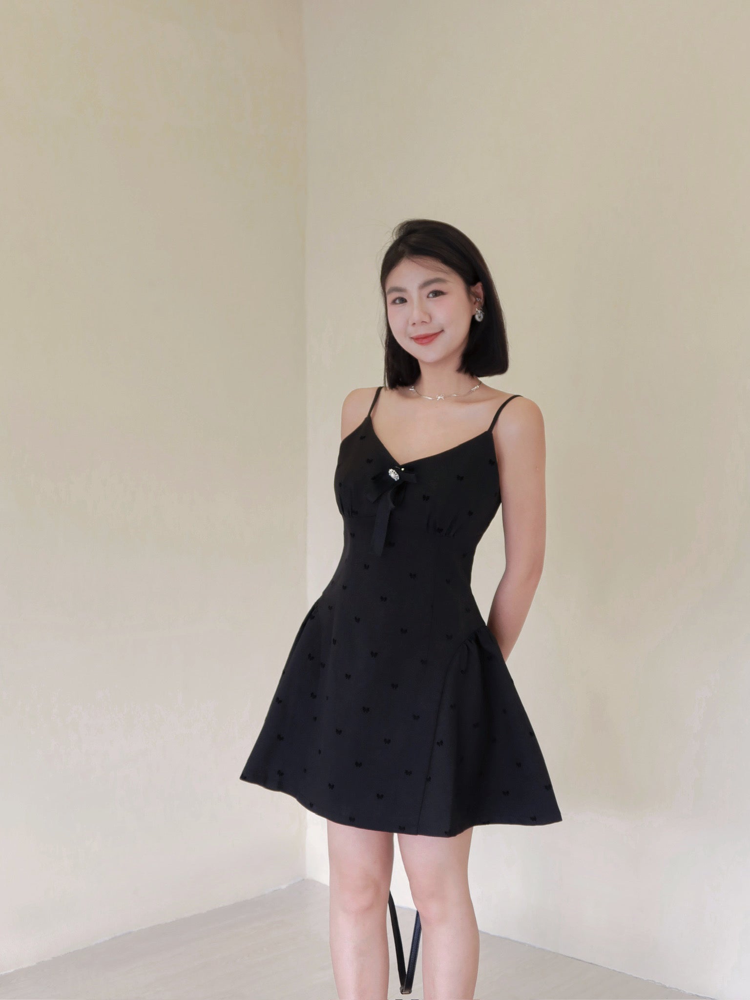 𝘾𝙃𝘼𝙍𝙈𝙀 Muse Black Dress 小黑裙🖤