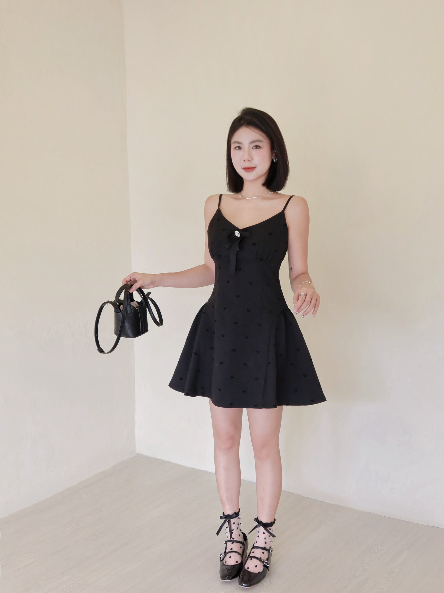 𝘾𝙃𝘼𝙍𝙈𝙀 Muse Black Dress 小黑裙🖤