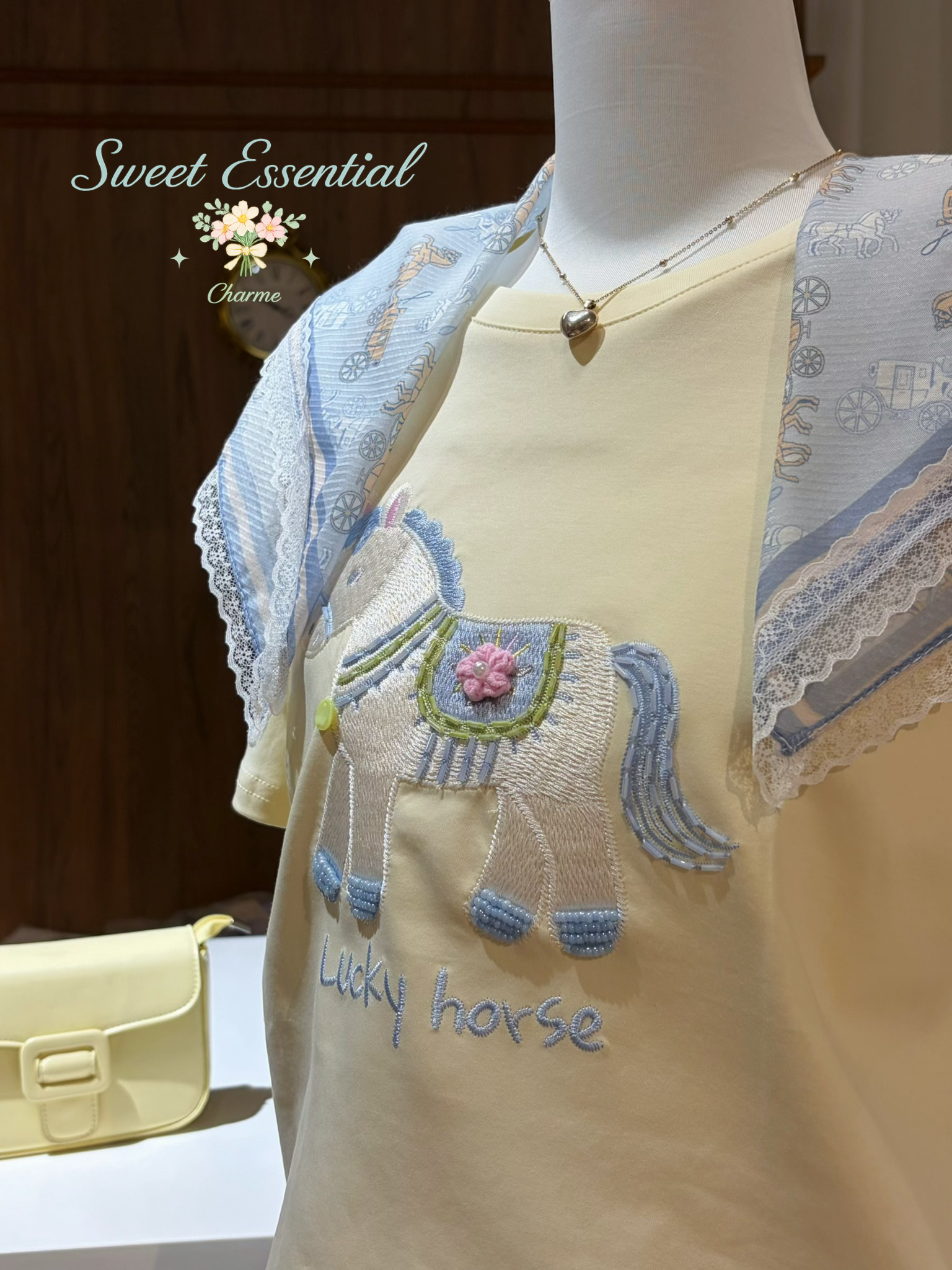 Lucky Horse T-shirt (Free scarf)