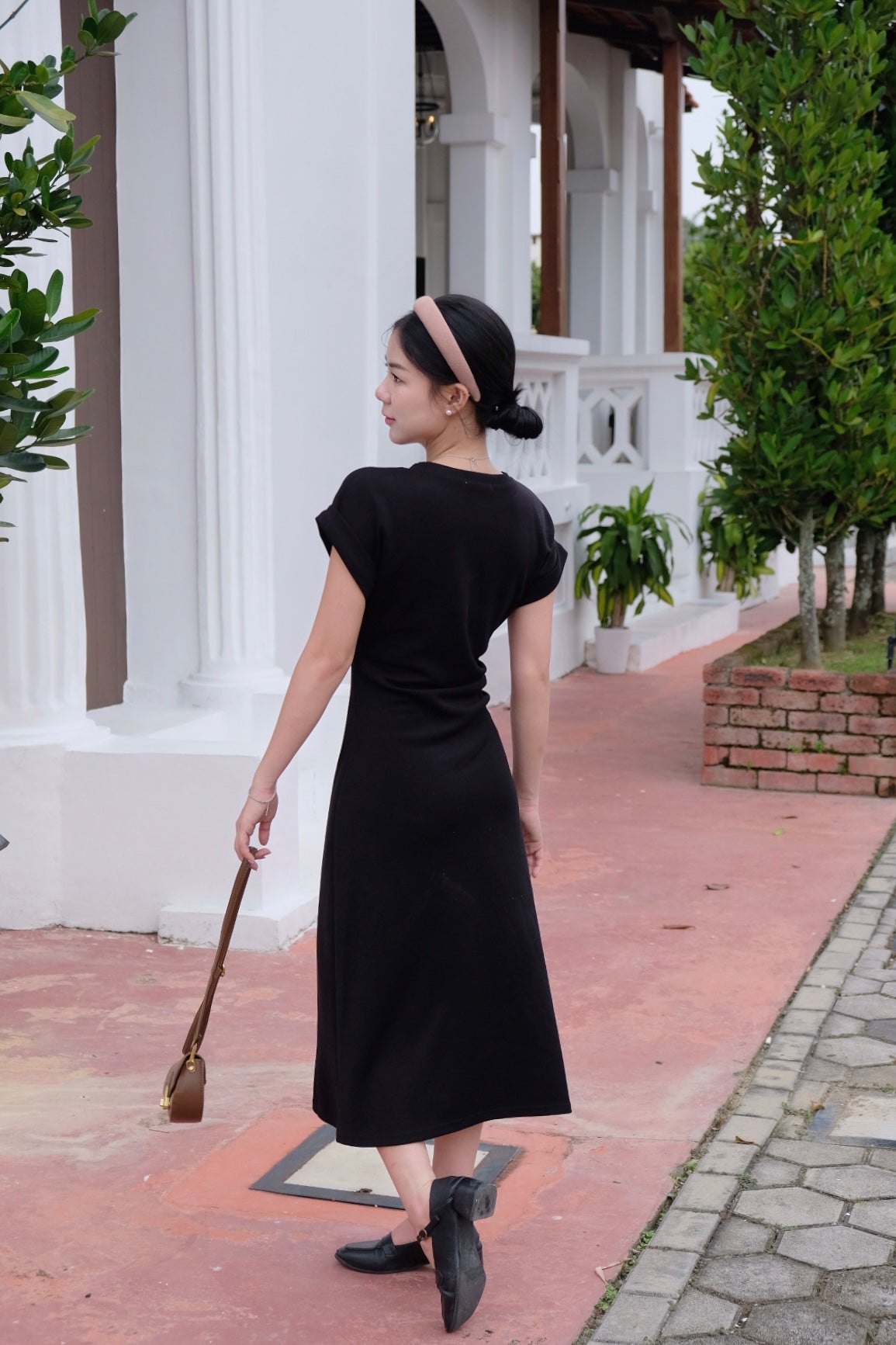 𝘾𝙃𝘼𝙍𝙈𝙀 Novela Dress in Khaki