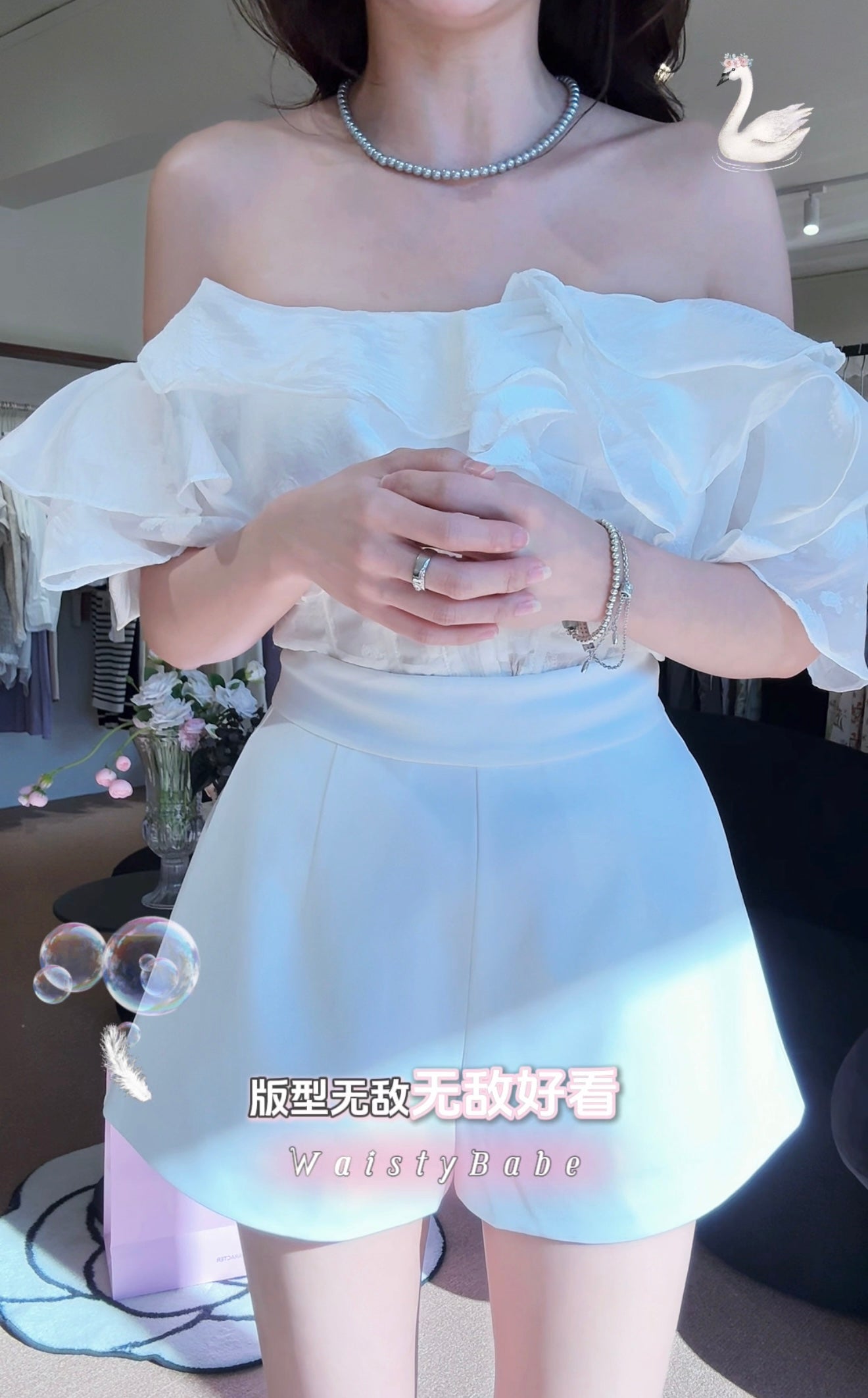 𝘾𝙃𝘼𝙍𝙈𝙀 Waisty Babe Shorts 小蛮腰短裤 (White)