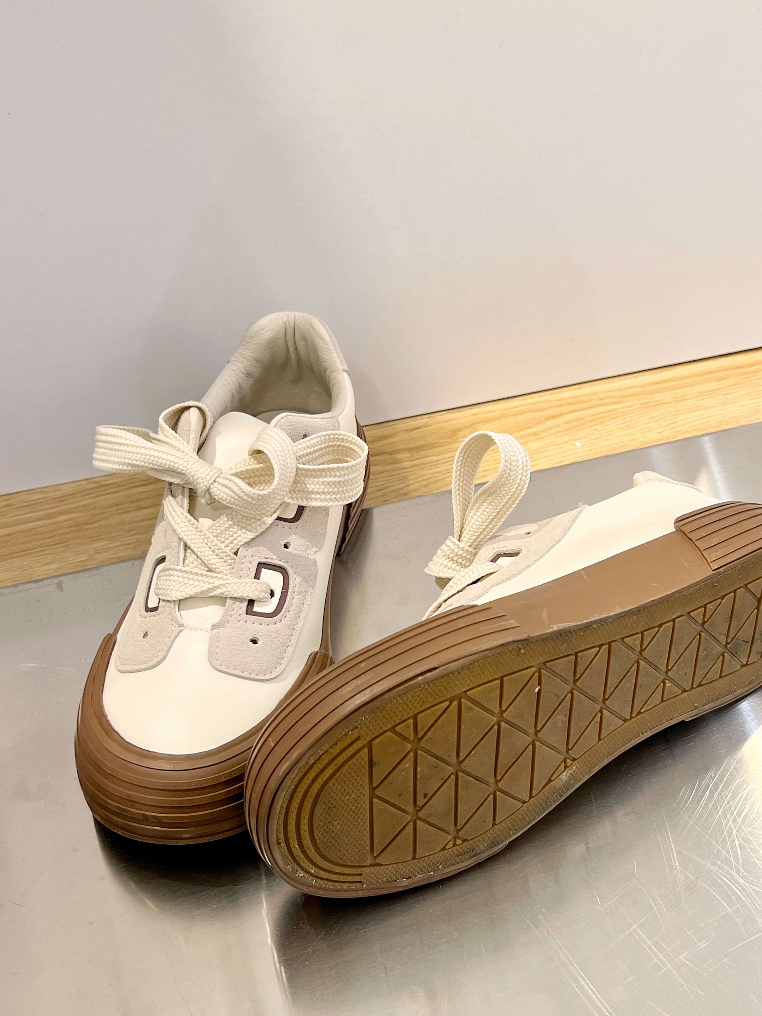 Y20 Caramel Sneaker